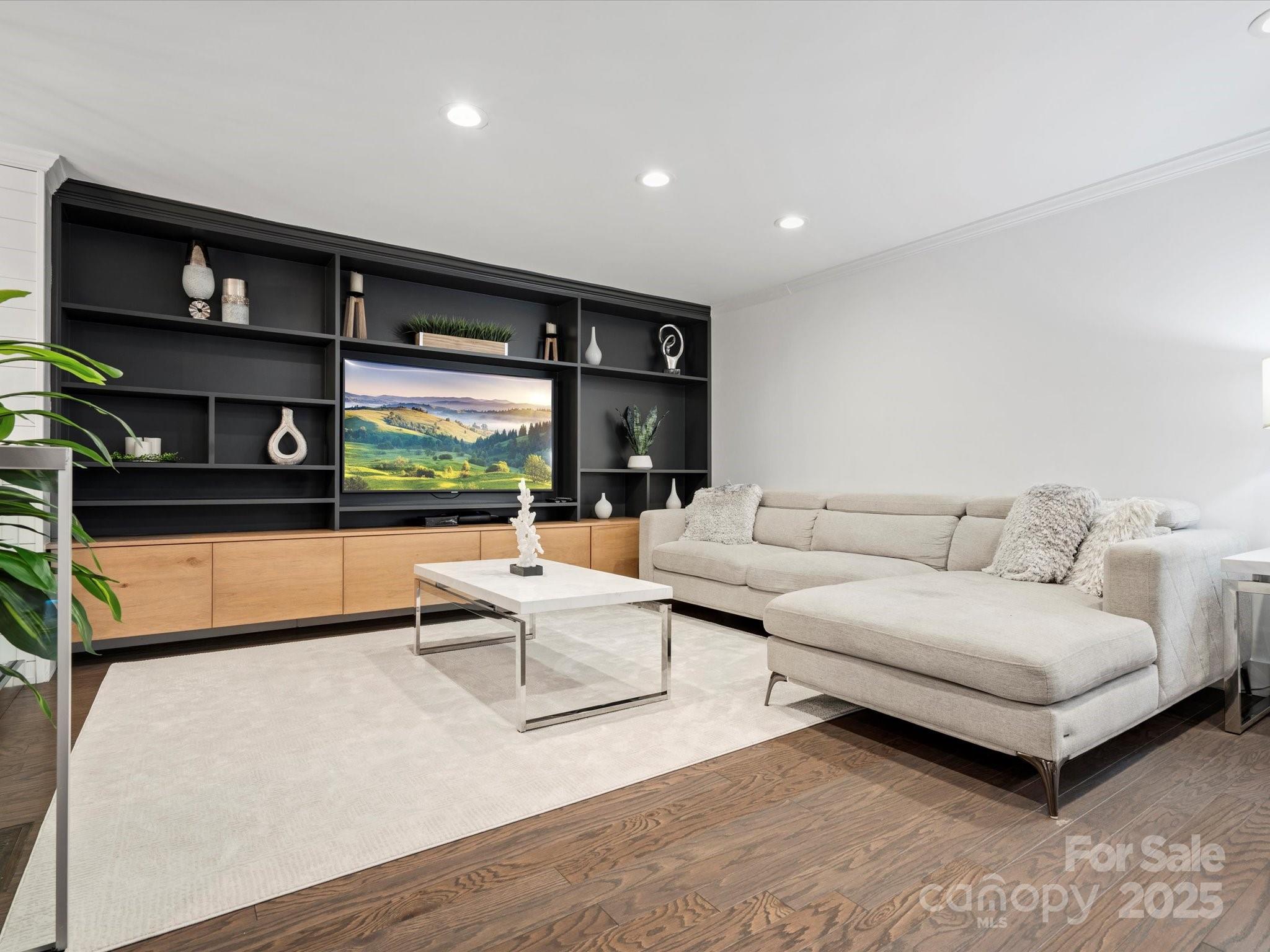 7314 Entwhistle Court Property Photo