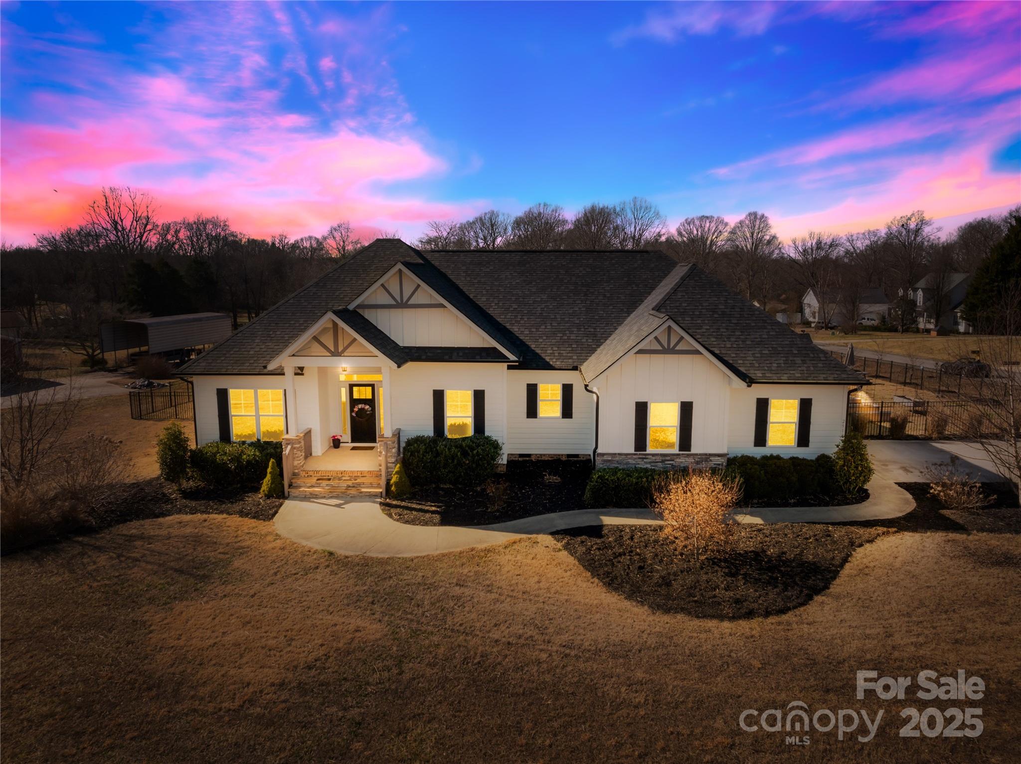 2913 Twin Oaks Street Property Photo