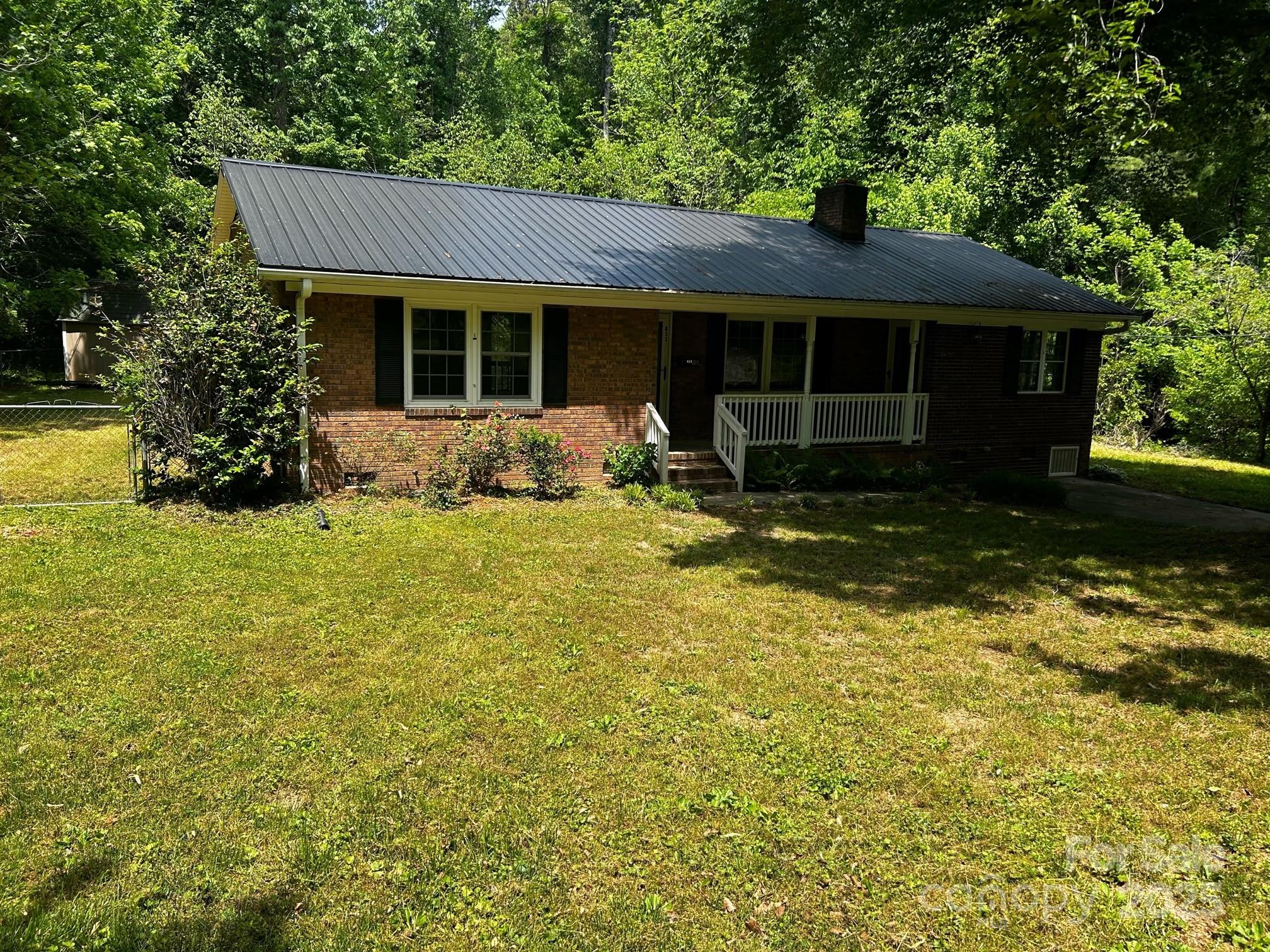 833 E Chestnut Street Property Photo