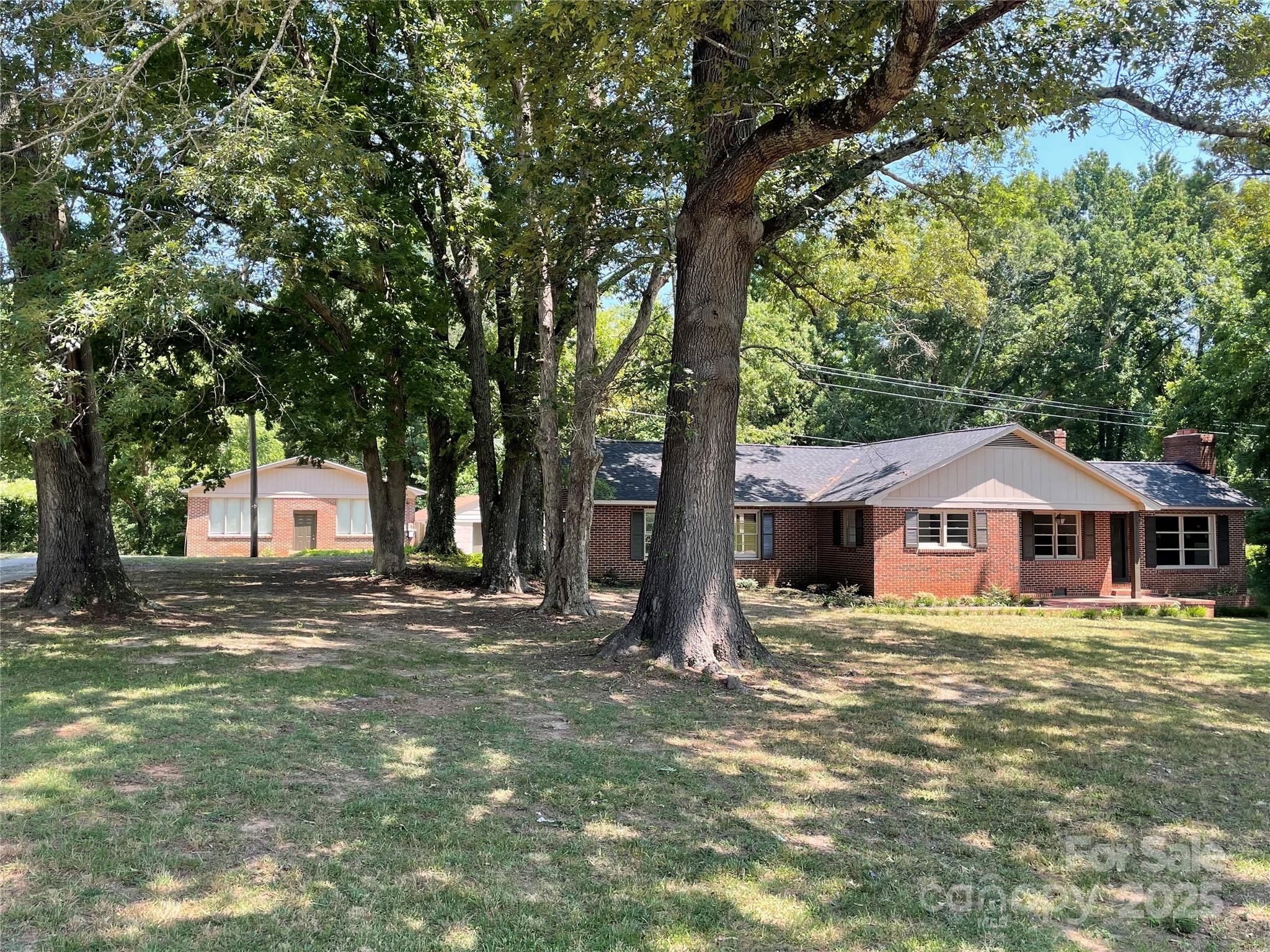 2988 Great Falls Highway Property Photo 3