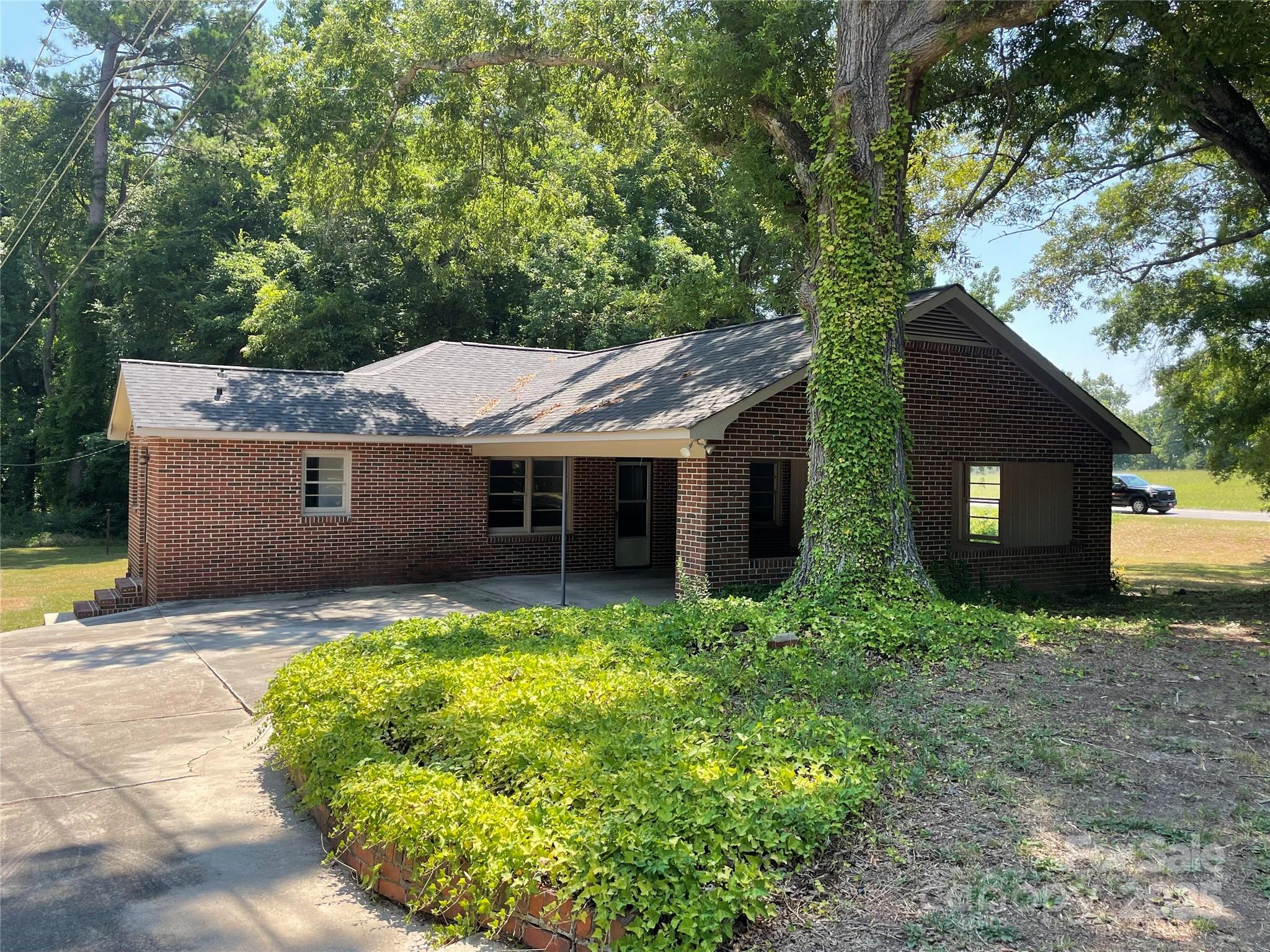 2988 Great Falls Highway Property Photo 4