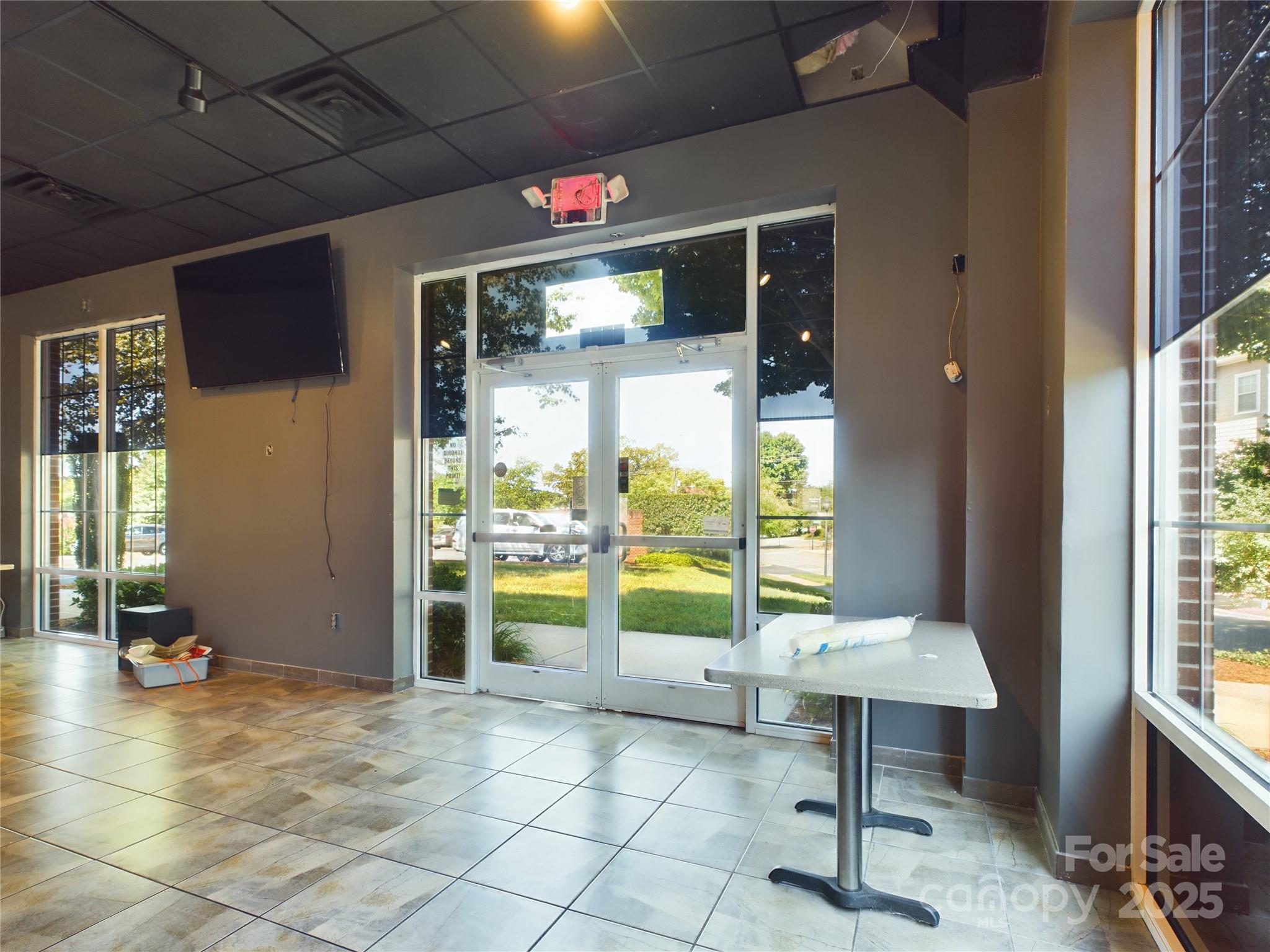 1383 N Center Street Rest. Property Photo 4