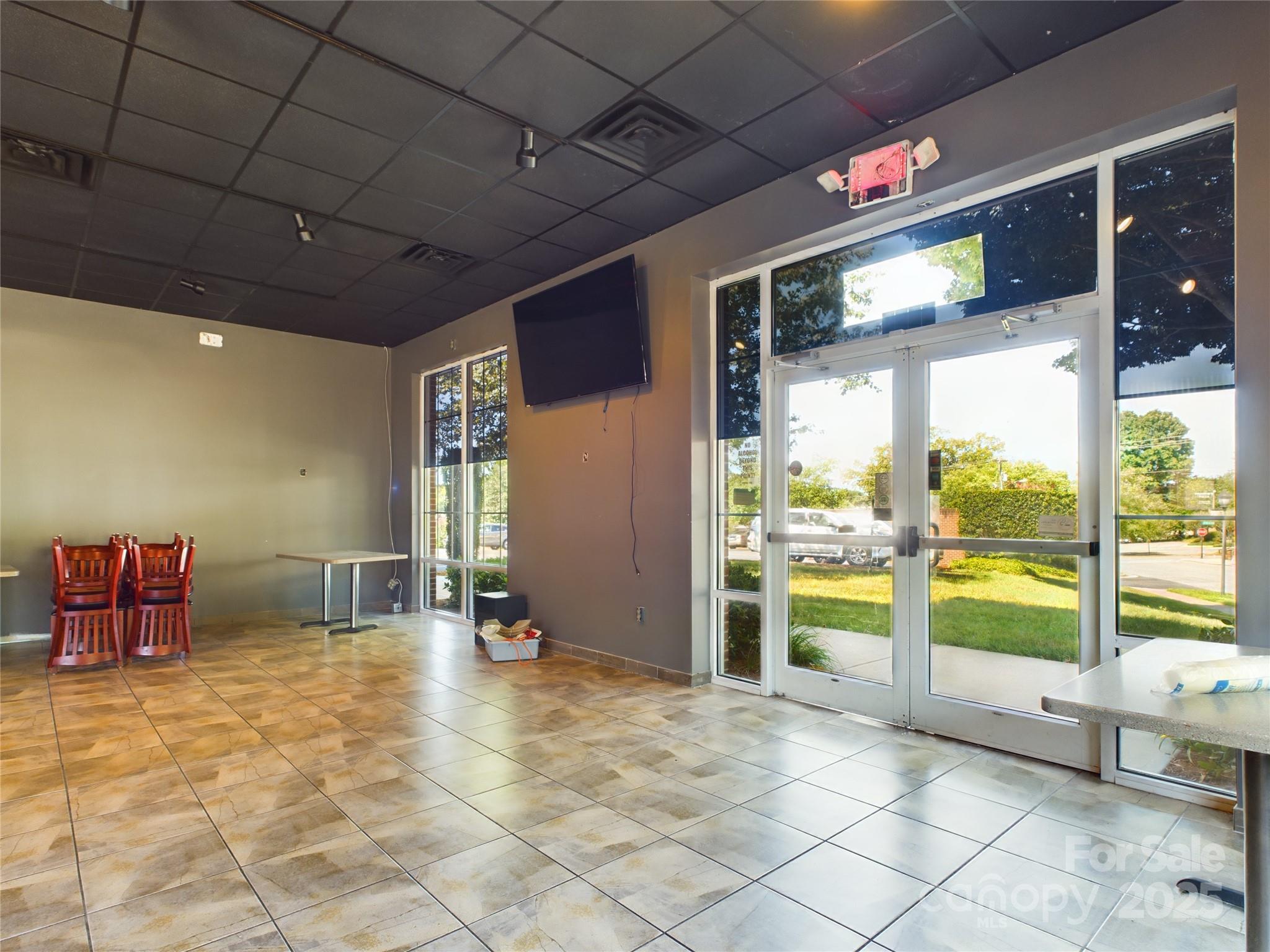 1383 N Center Street Rest. Property Photo 5