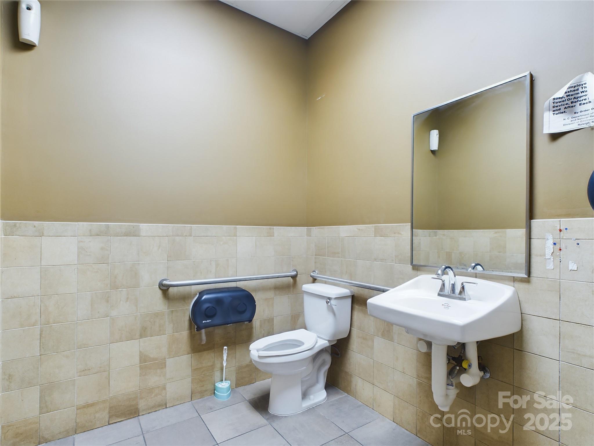 1383 N Center Street Rest. Property Photo 8
