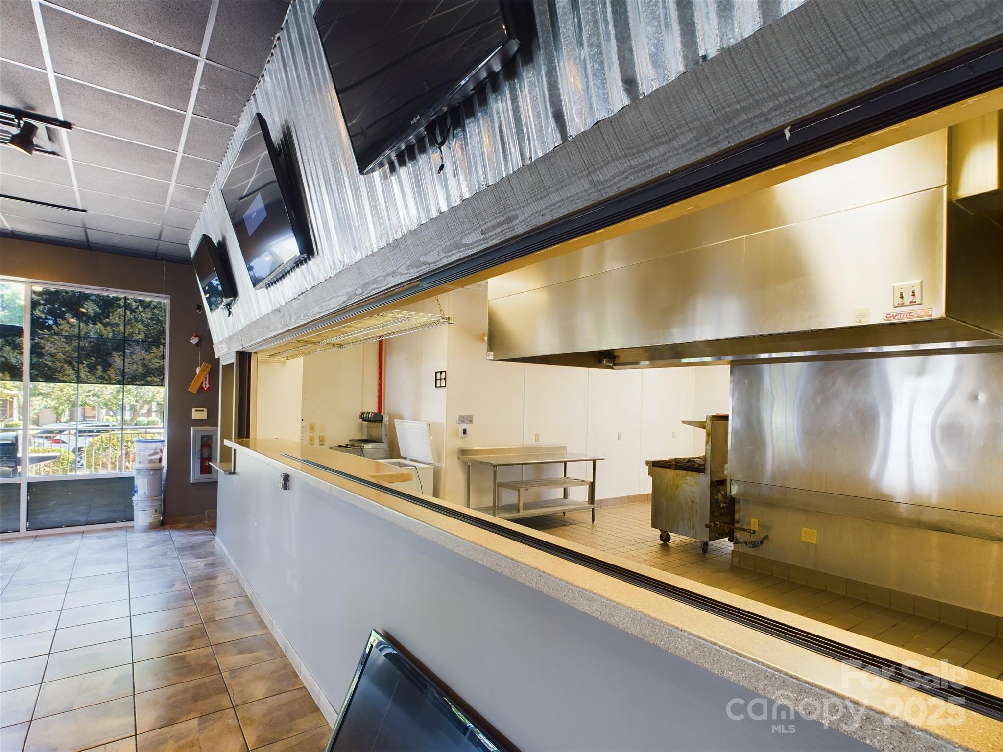 1383 N Center Street Rest. Property Photo 10