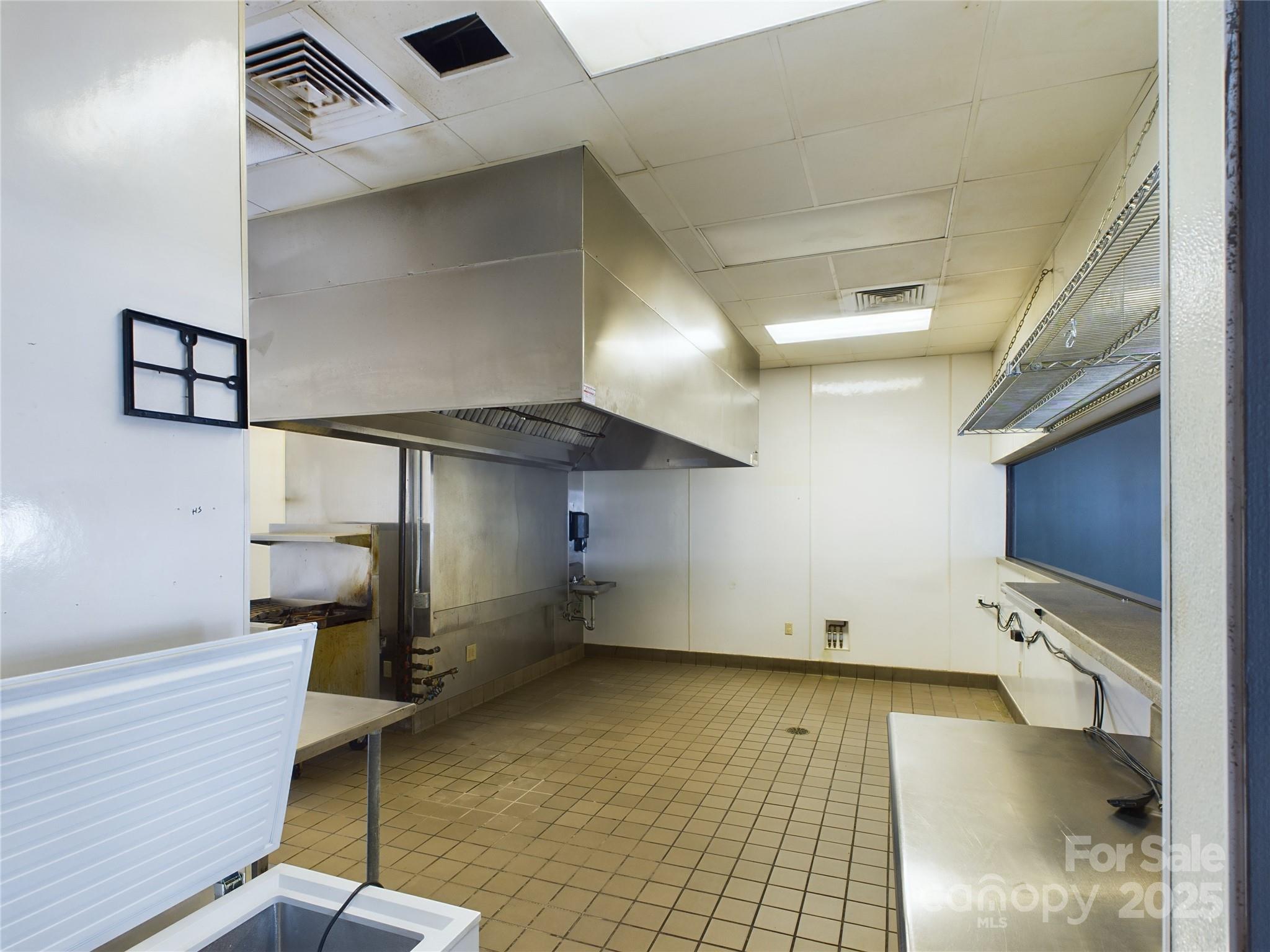 1383 N Center Street Rest. Property Photo 13