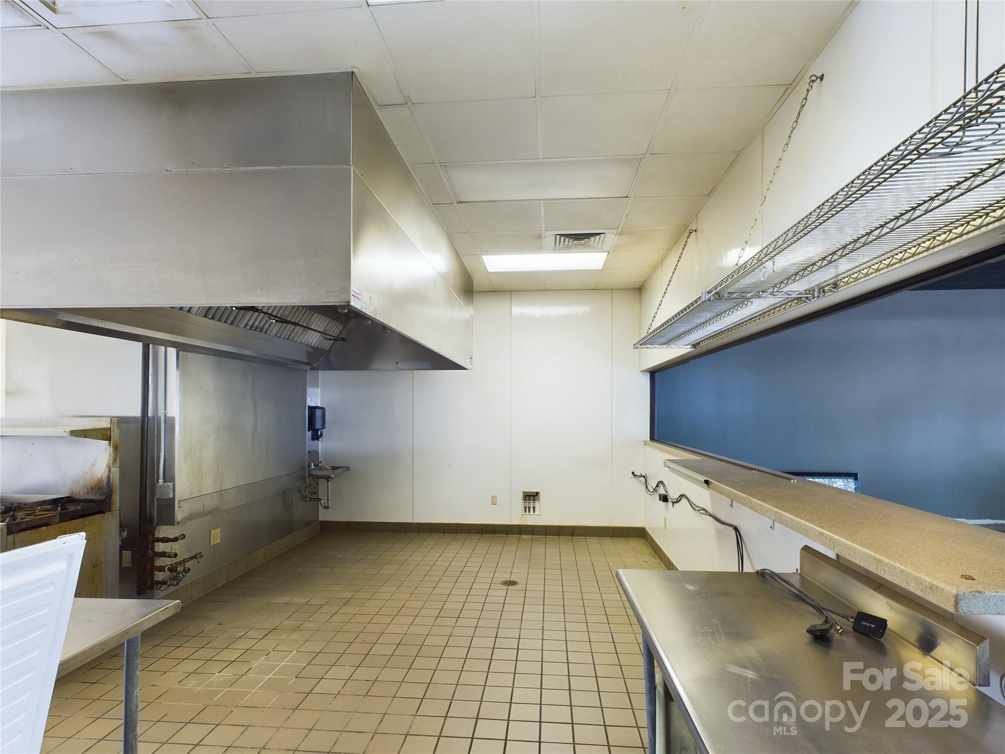 1383 N Center Street Rest. Property Photo 14