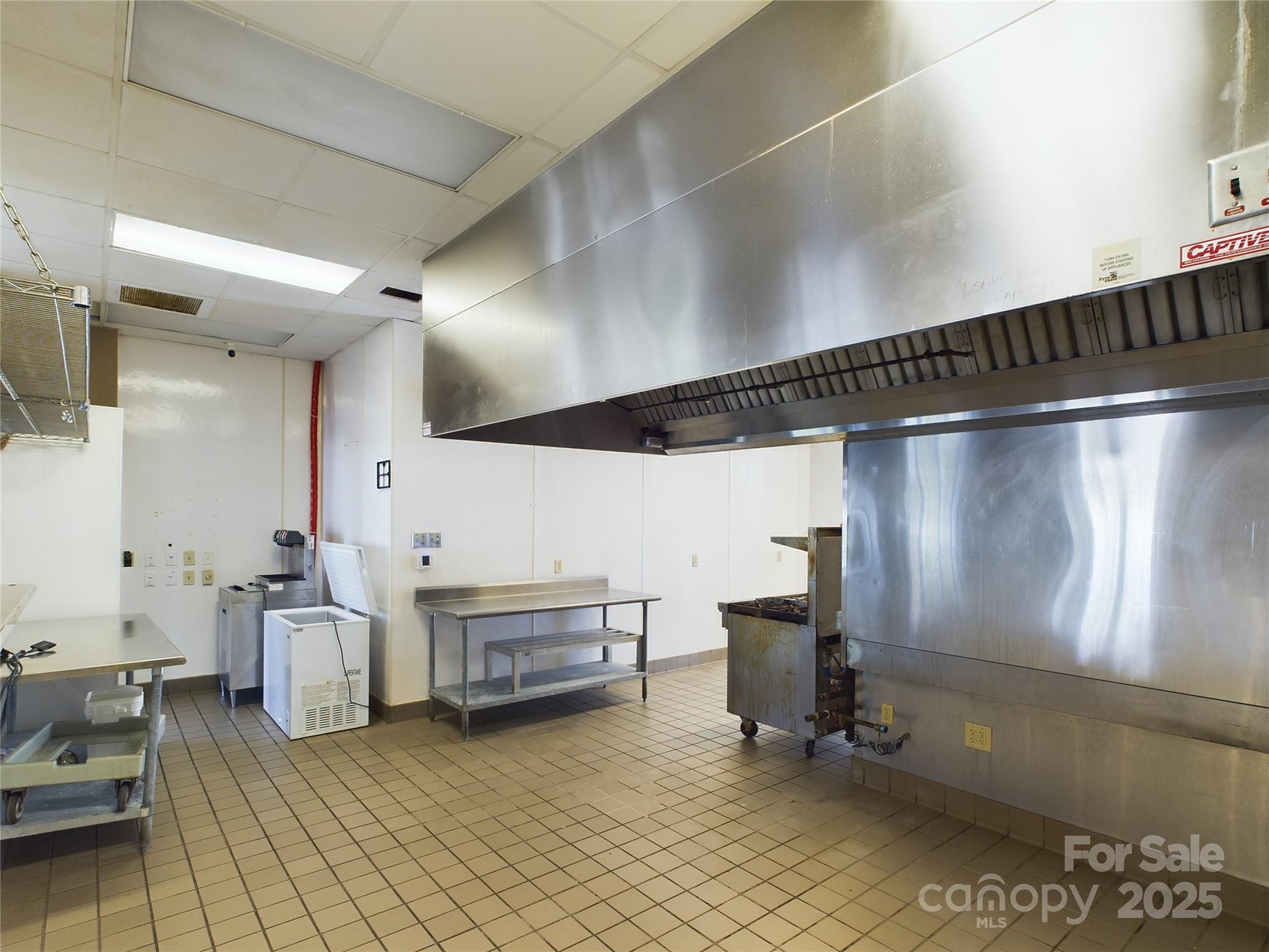 1383 N Center Street Rest. Property Photo 16