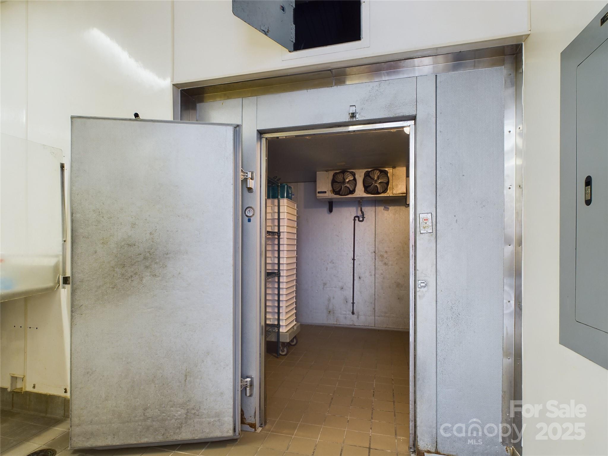 1383 N Center Street Rest. Property Photo 24