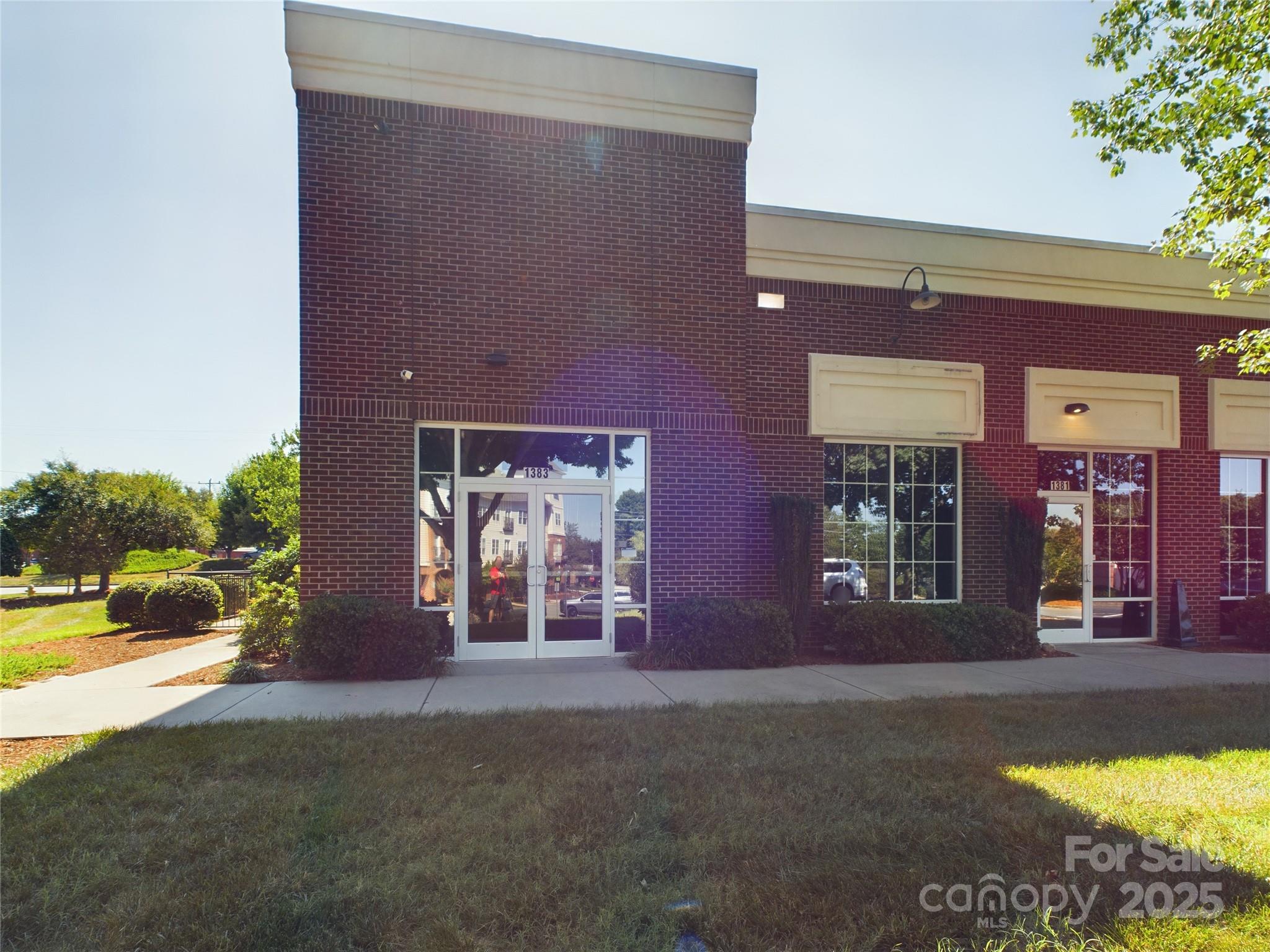 1381 N Center Street Bar Property Photo 1