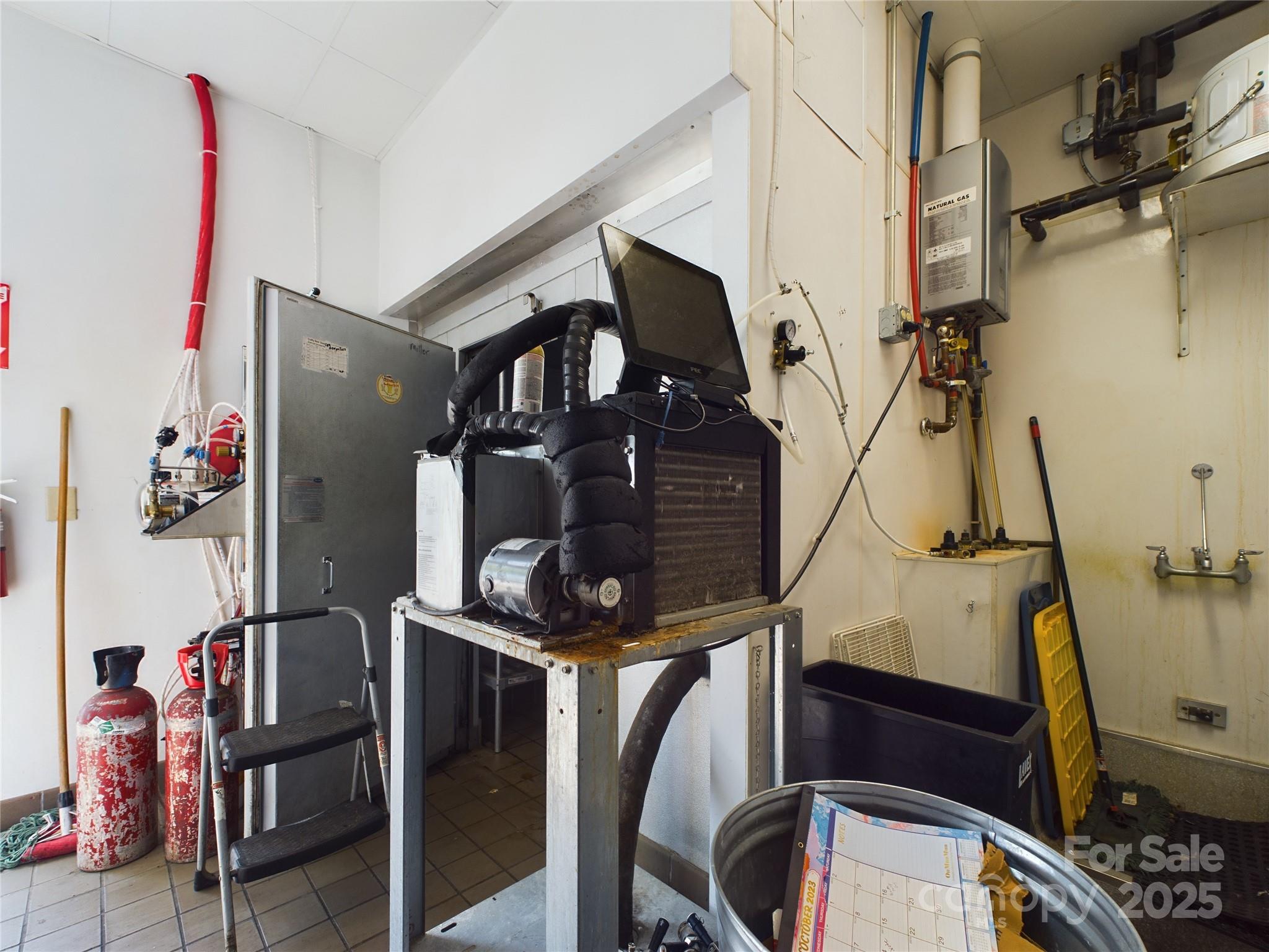 1381 N Center Street Bar Property Photo 4