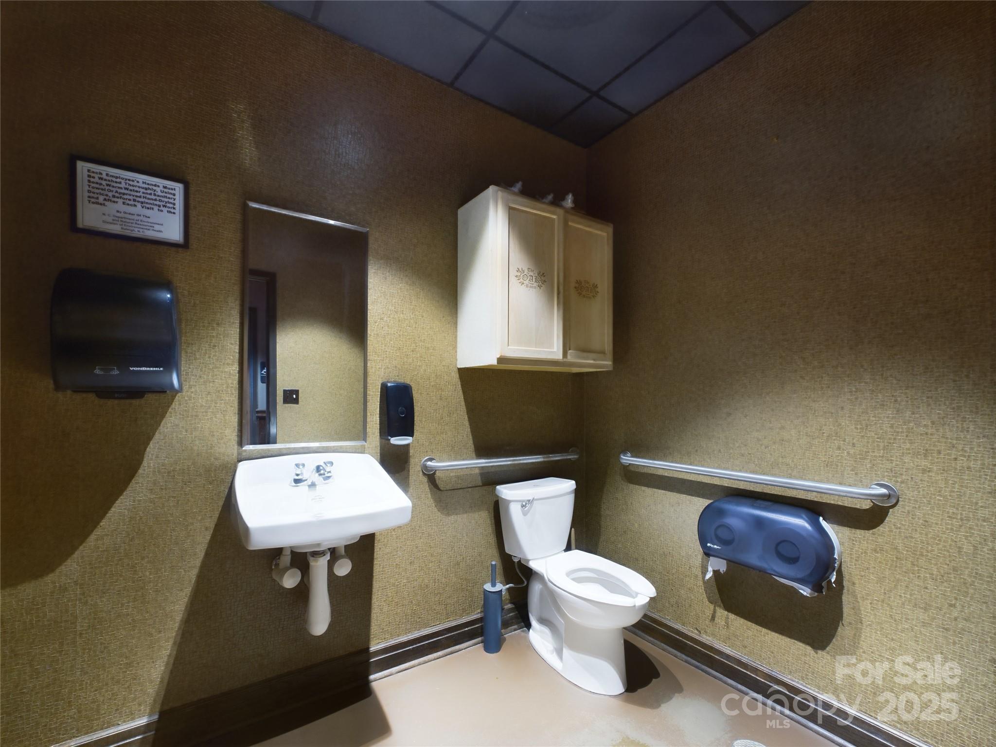 1381 N Center Street Bar Property Photo 6