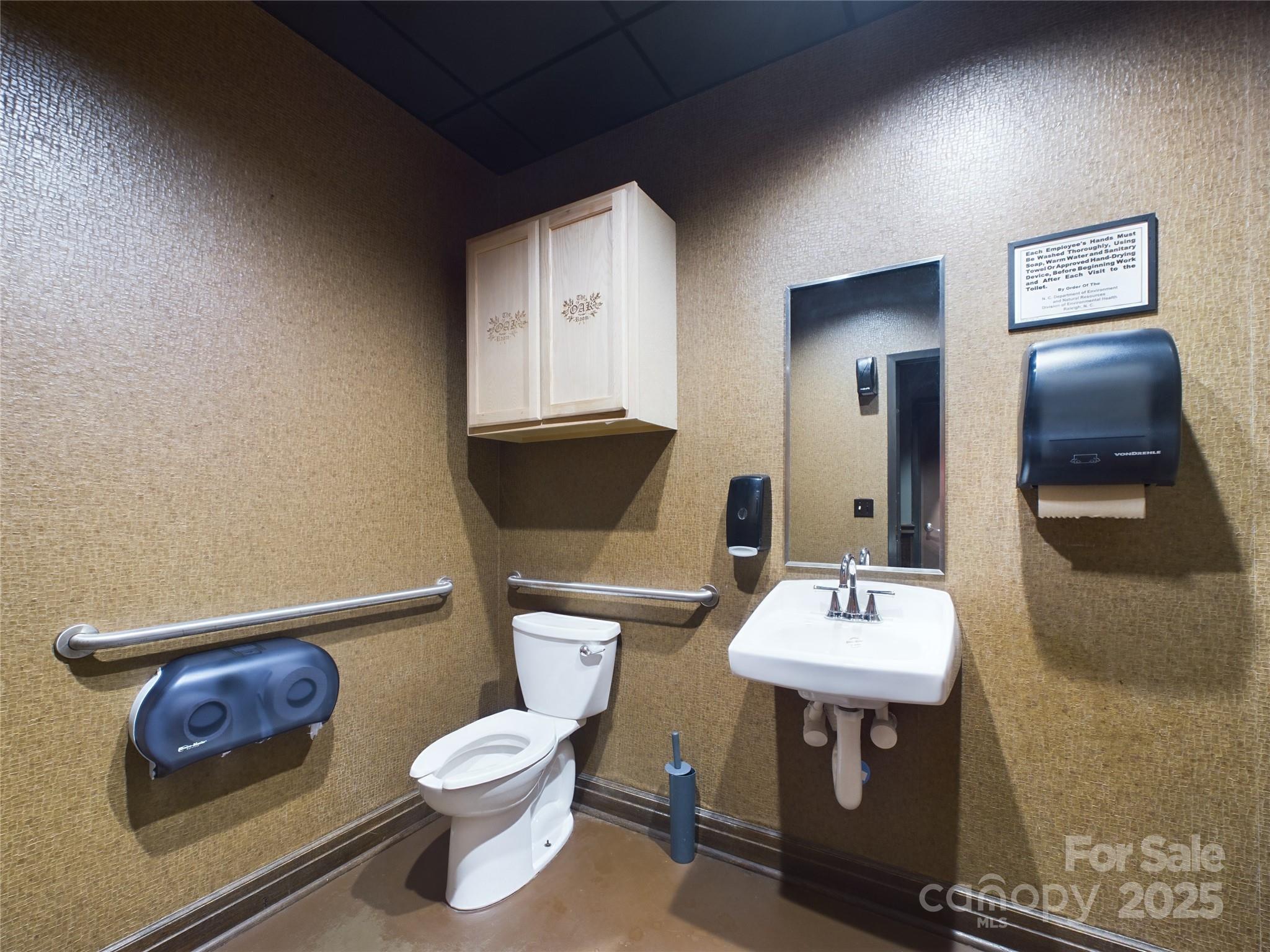 1381 N Center Street Bar Property Photo 7