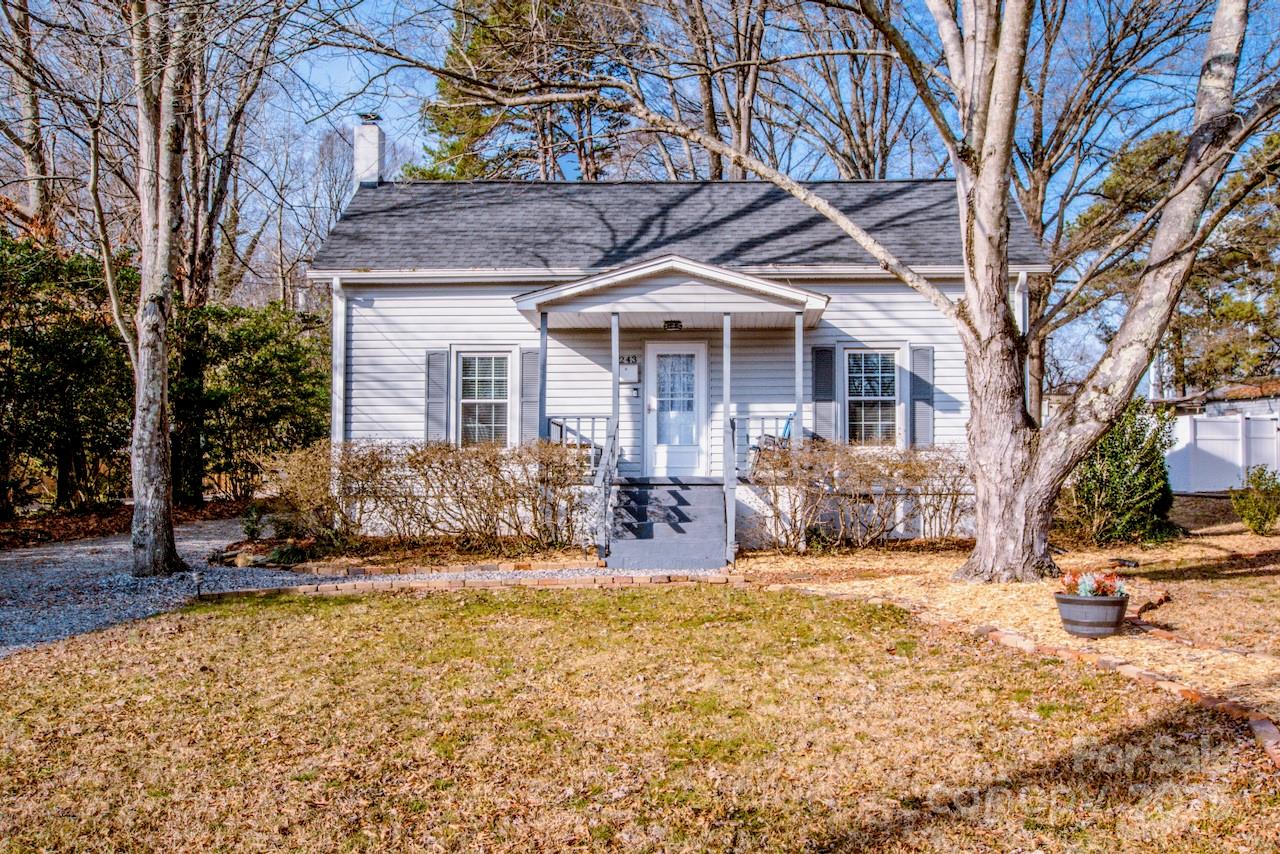 243 E Catawba Avenue Property Photo