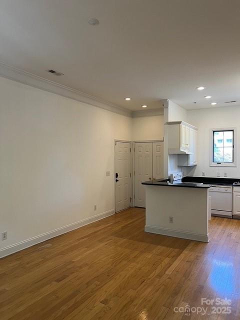 765 N Alexander Street Property Photo 4