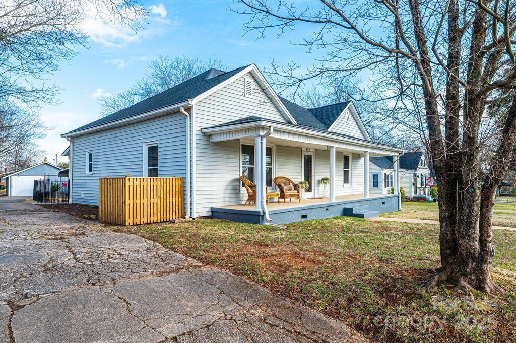 909 1st Avenue Property Photo