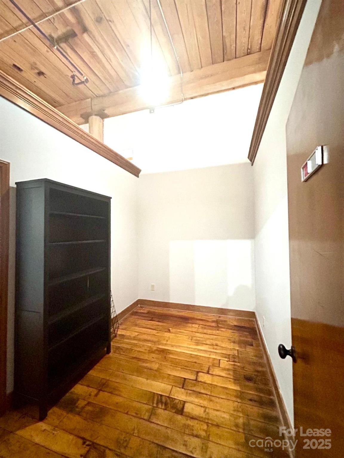 1 Buffalo Avenue Property Photo 10