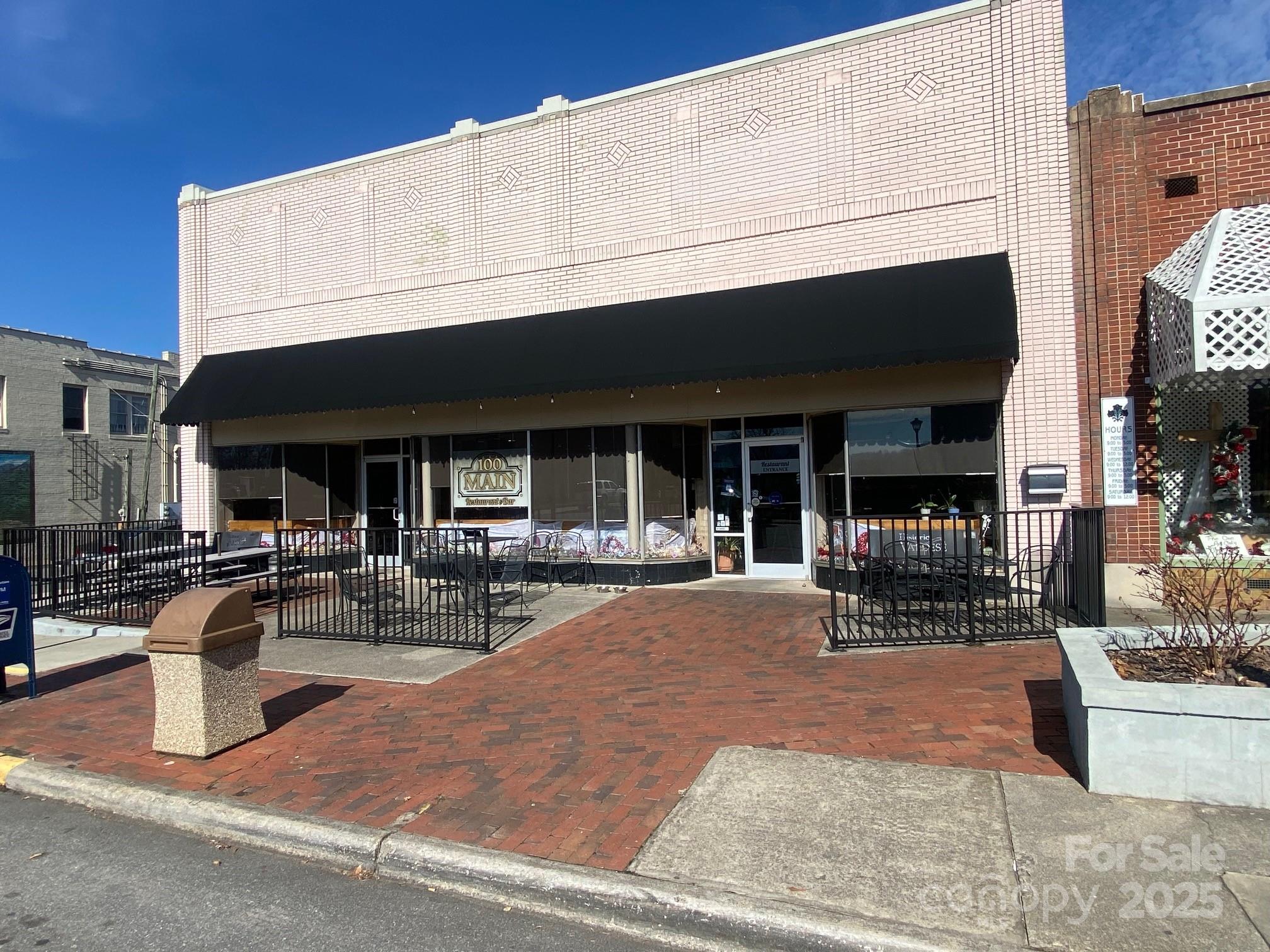 100 Main Street Property Photo