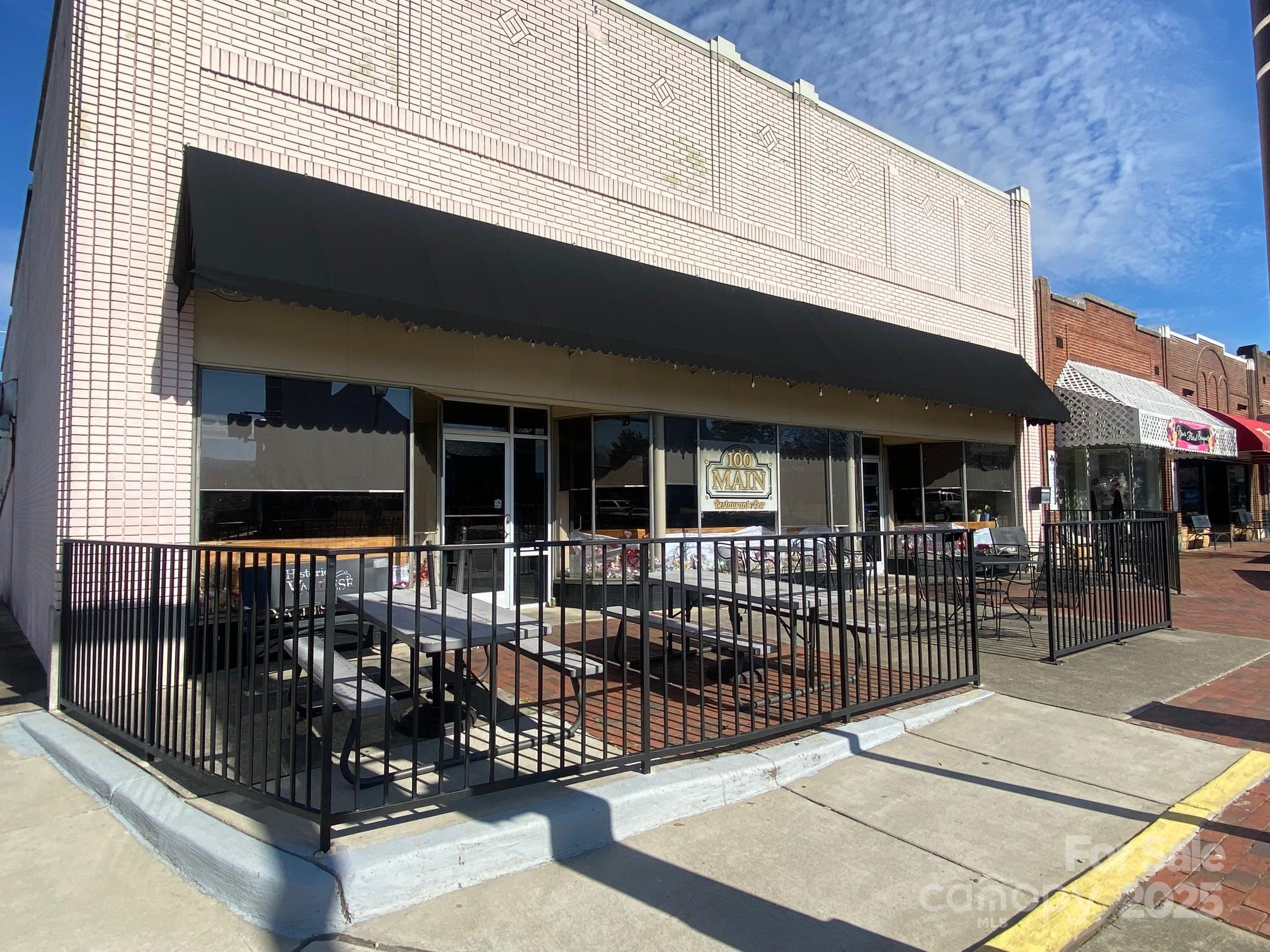 100 Main Street Property Photo 2