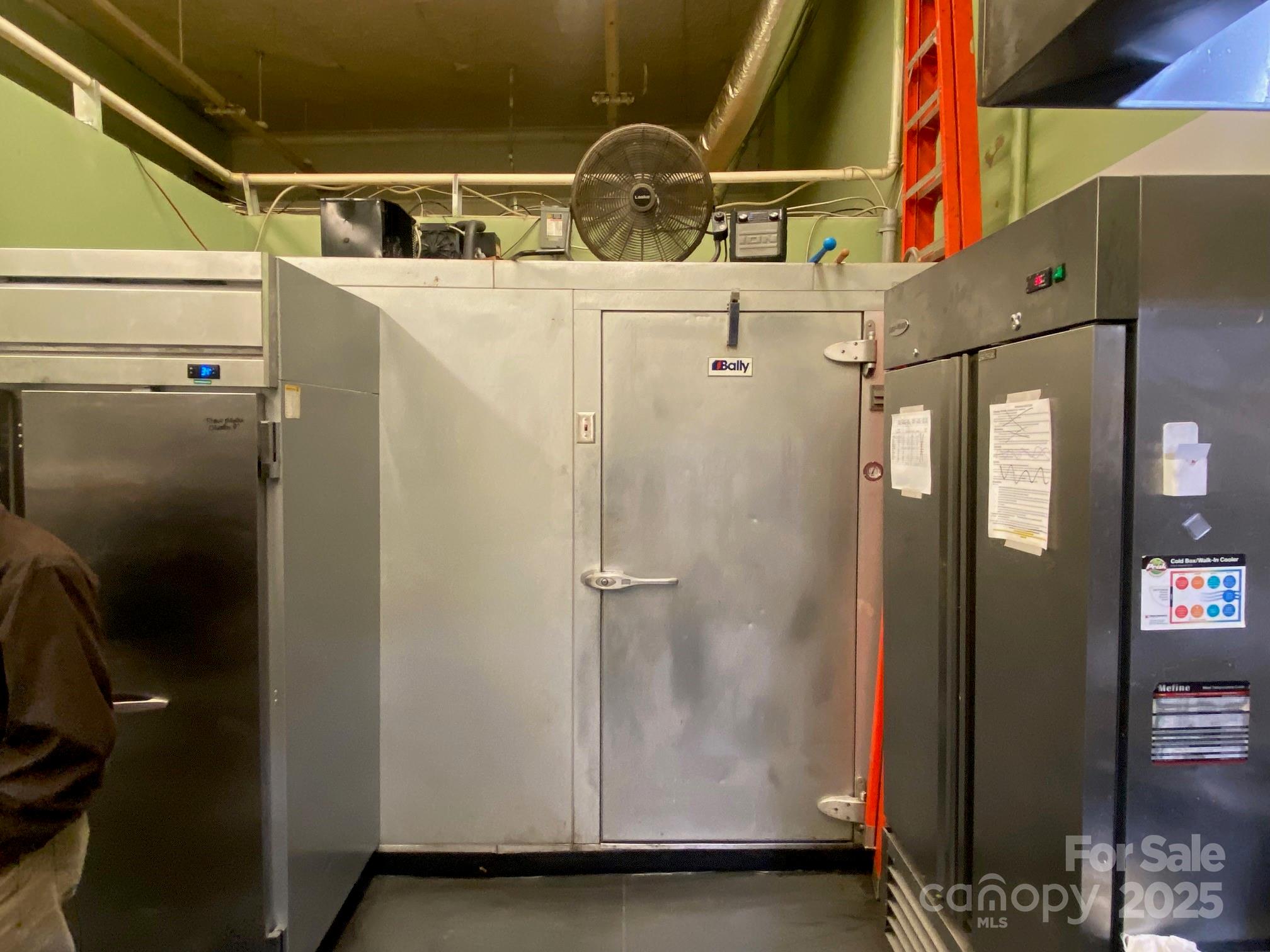 100 Main Street Property Photo 7