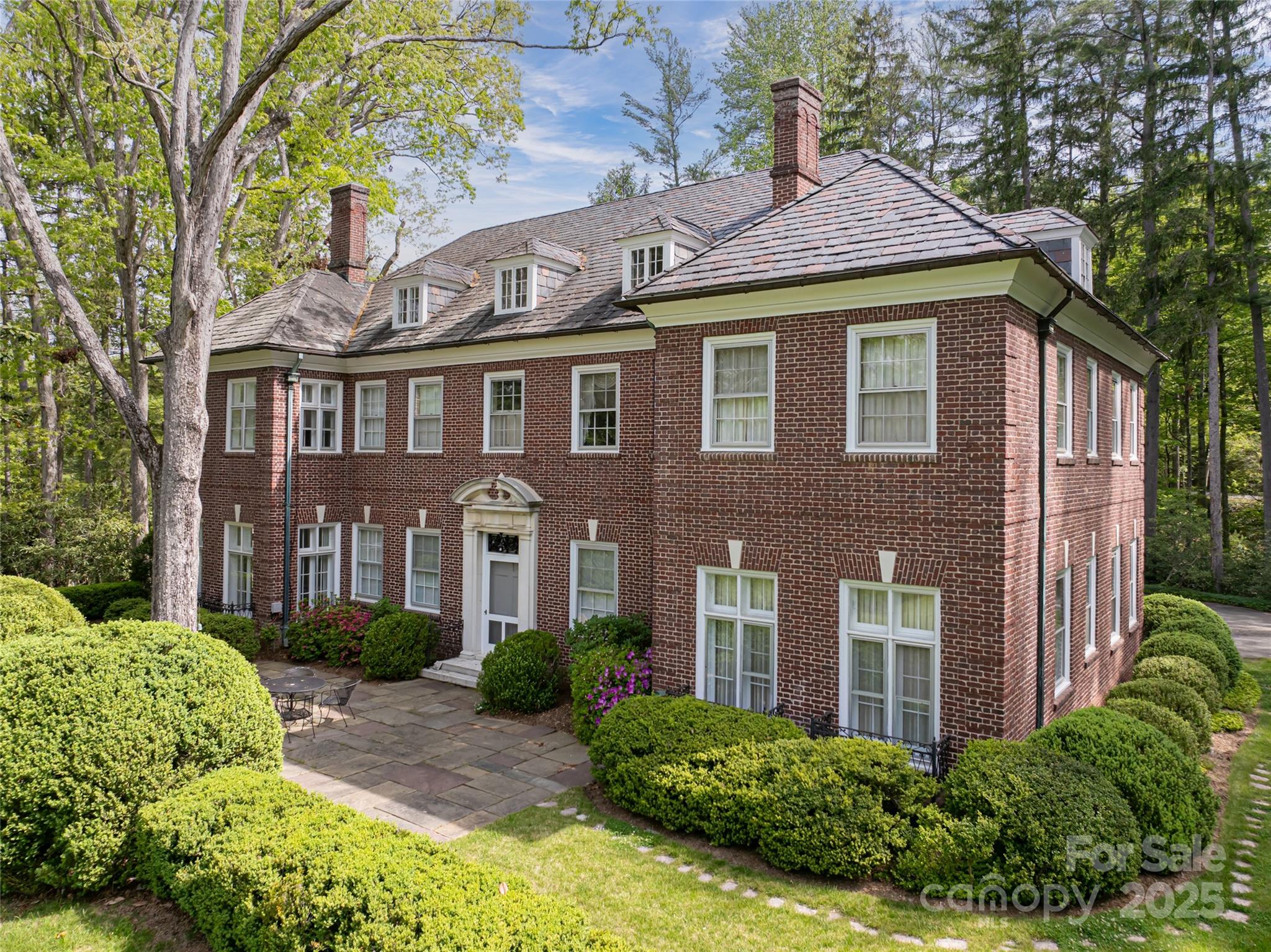 407 Vanderbilt Road Property Photo