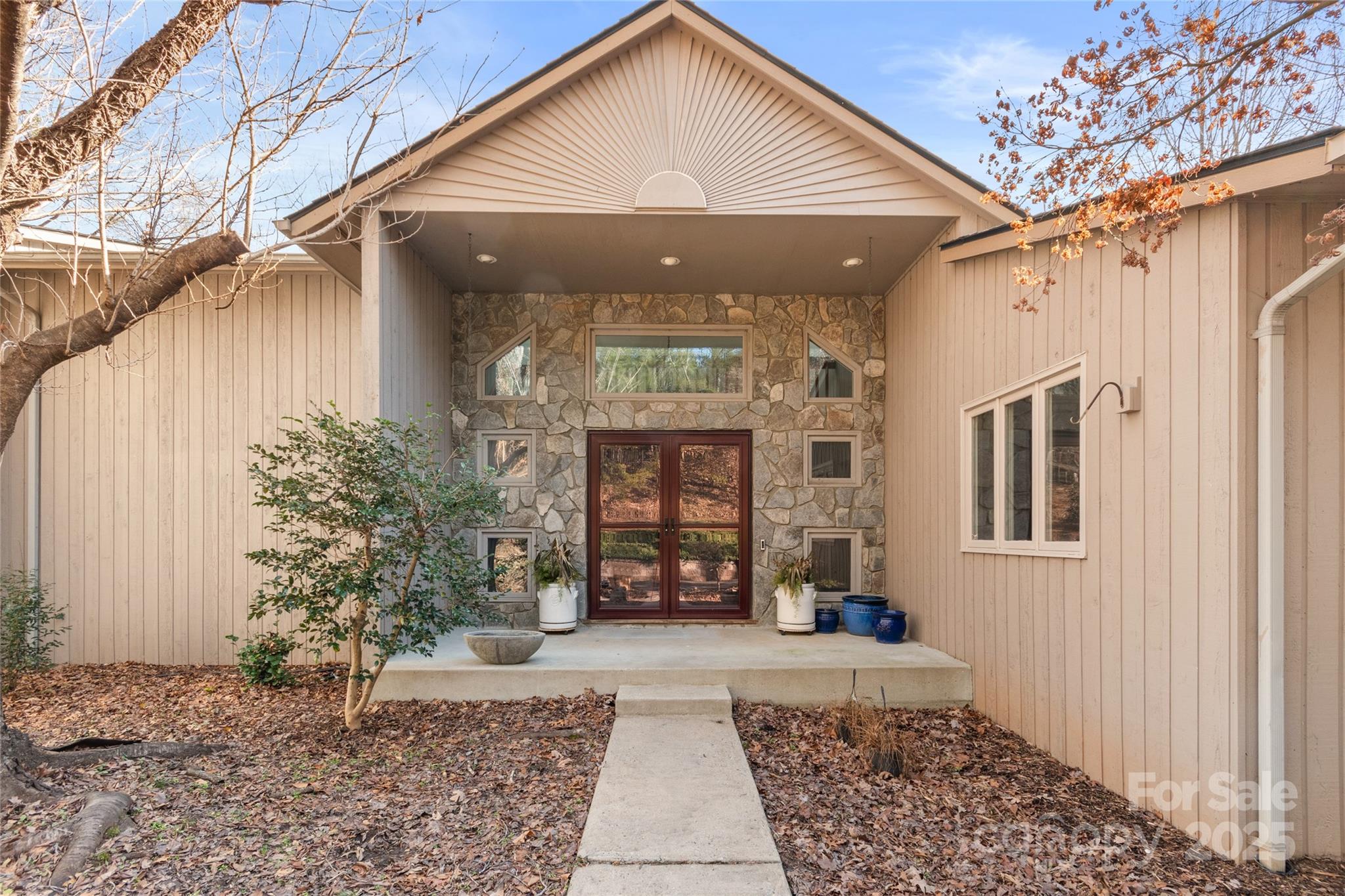 751 Whitney Boulevard Property Photo