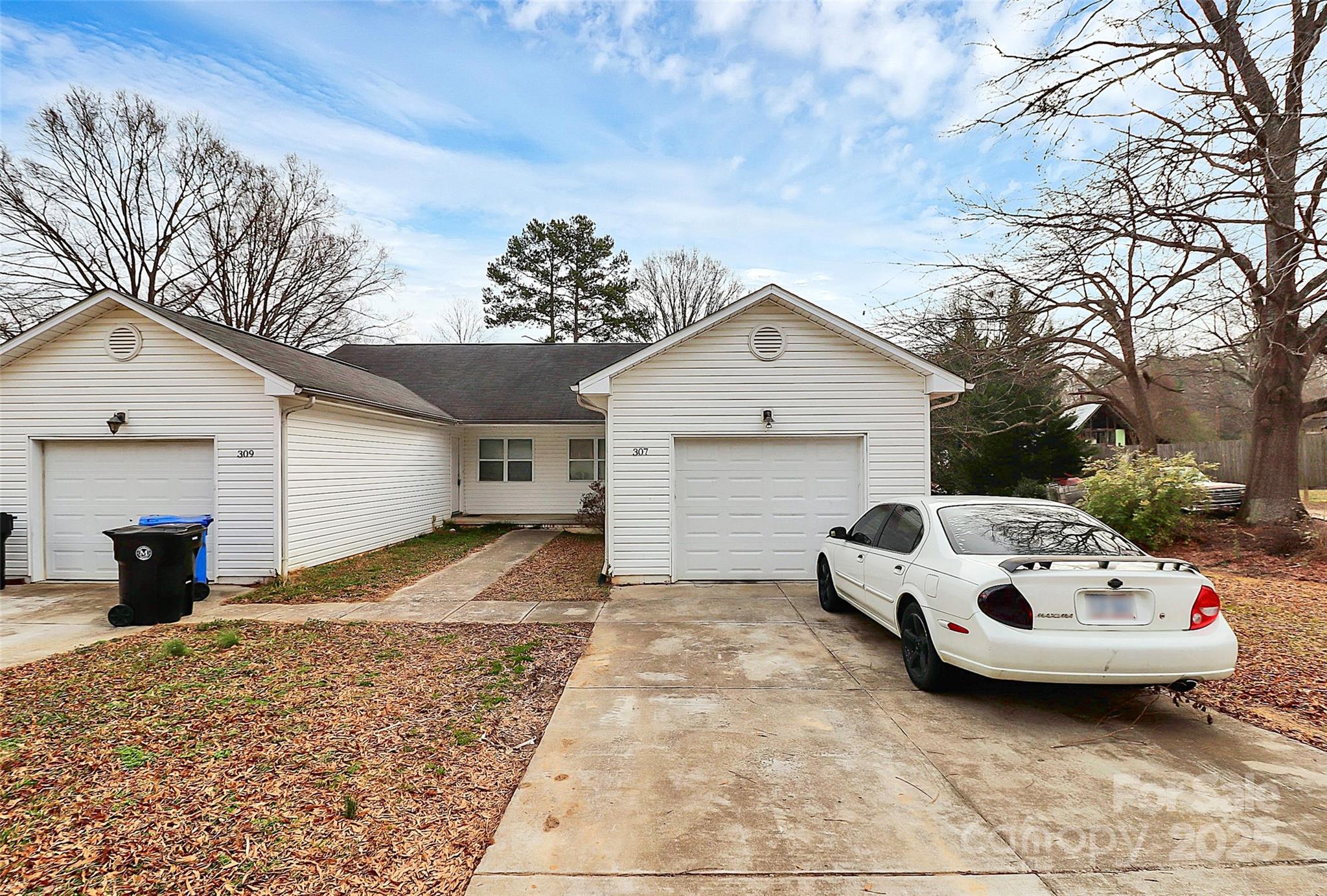 307 W Mcneely Avenue Property Photo 2