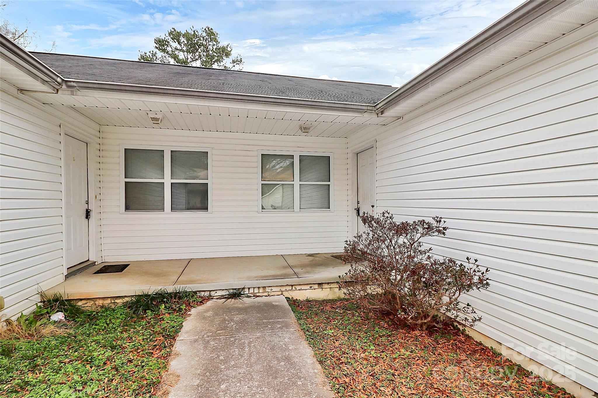 307 W Mcneely Avenue Property Photo 3