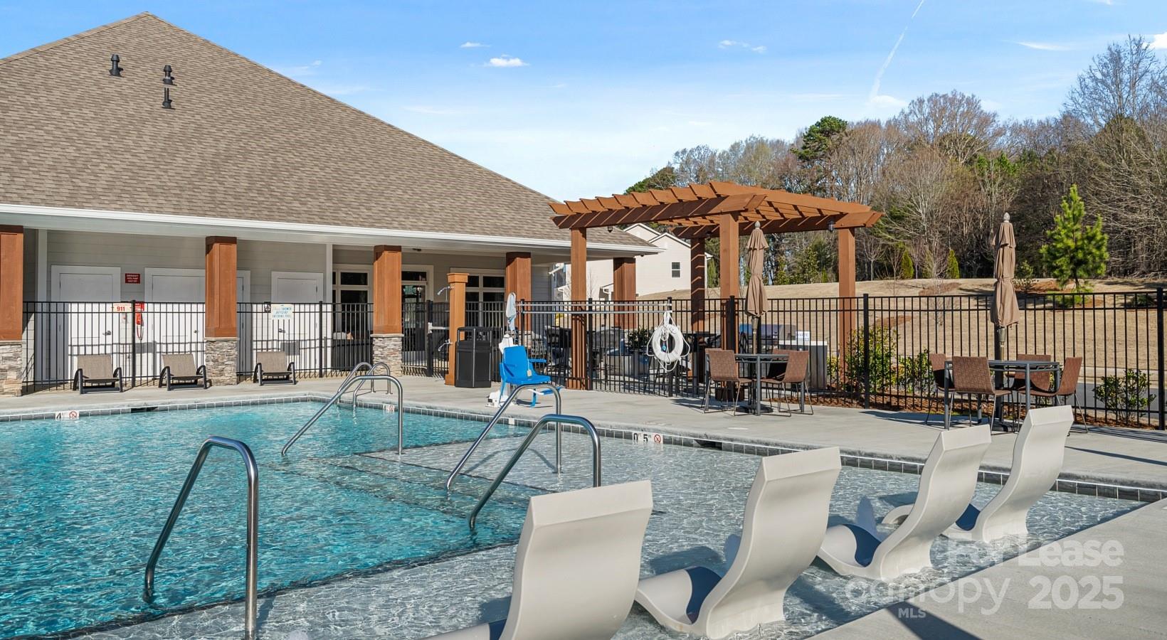 525 Wayforth Road B2 Property Photo 8