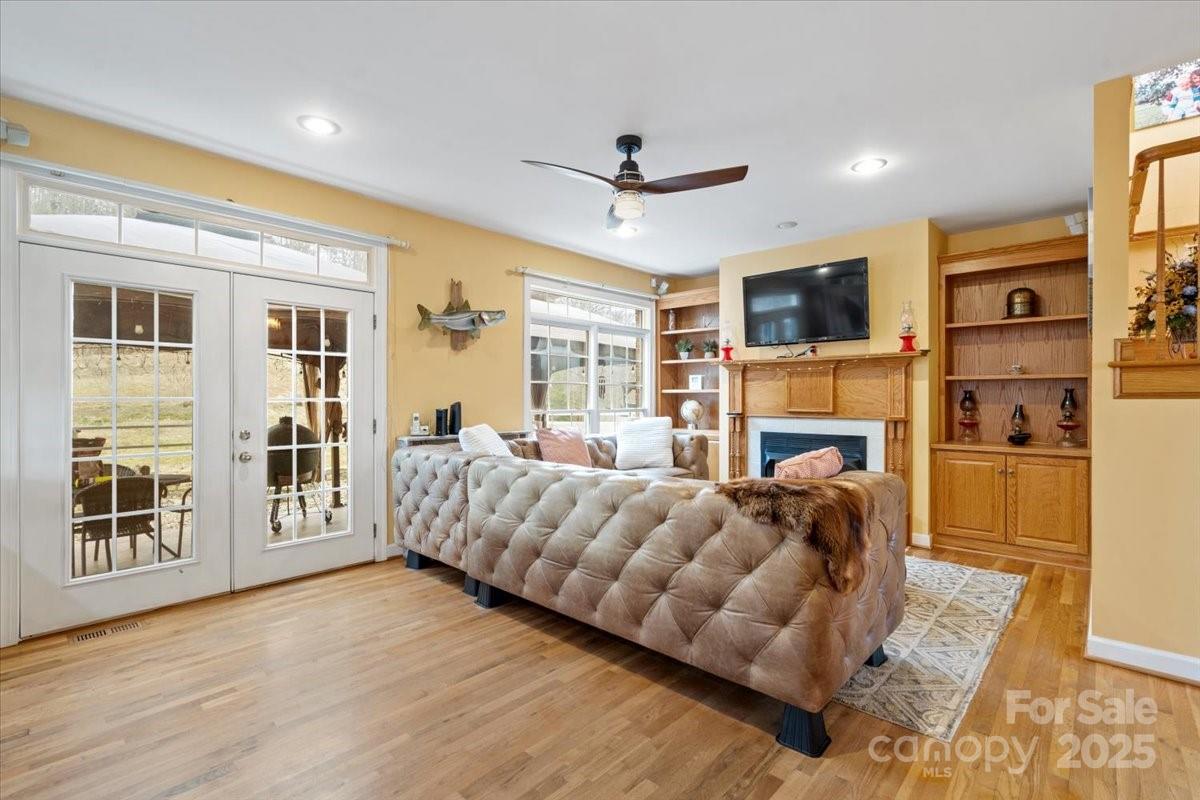 4594 Grandin Road Property Photo 10