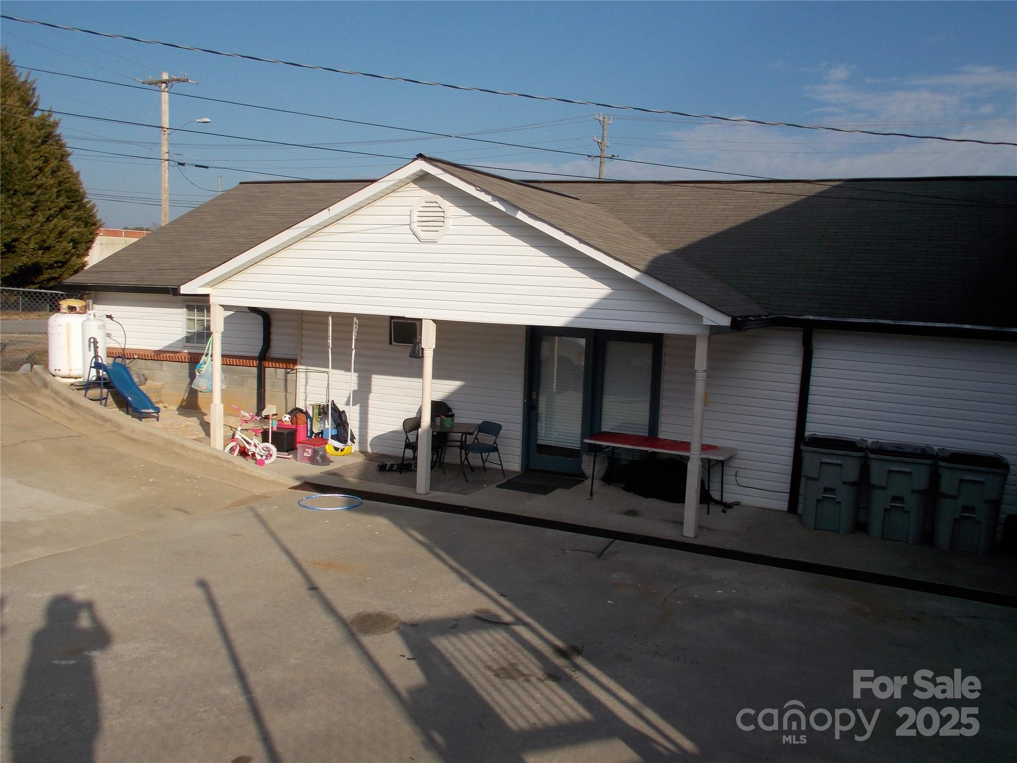 1317 &1319 Main Street Property Photo 4