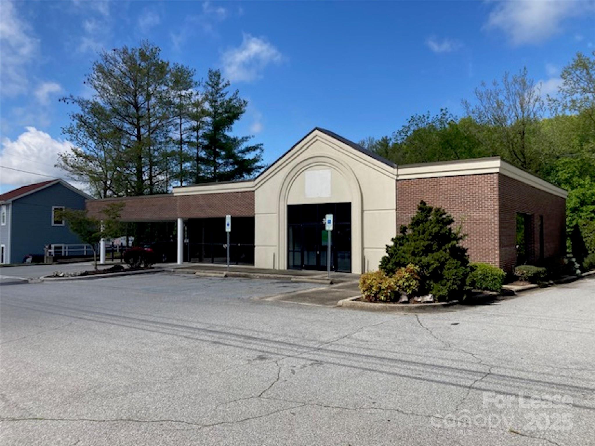 3811 Hendersonville Road Property Photo 1