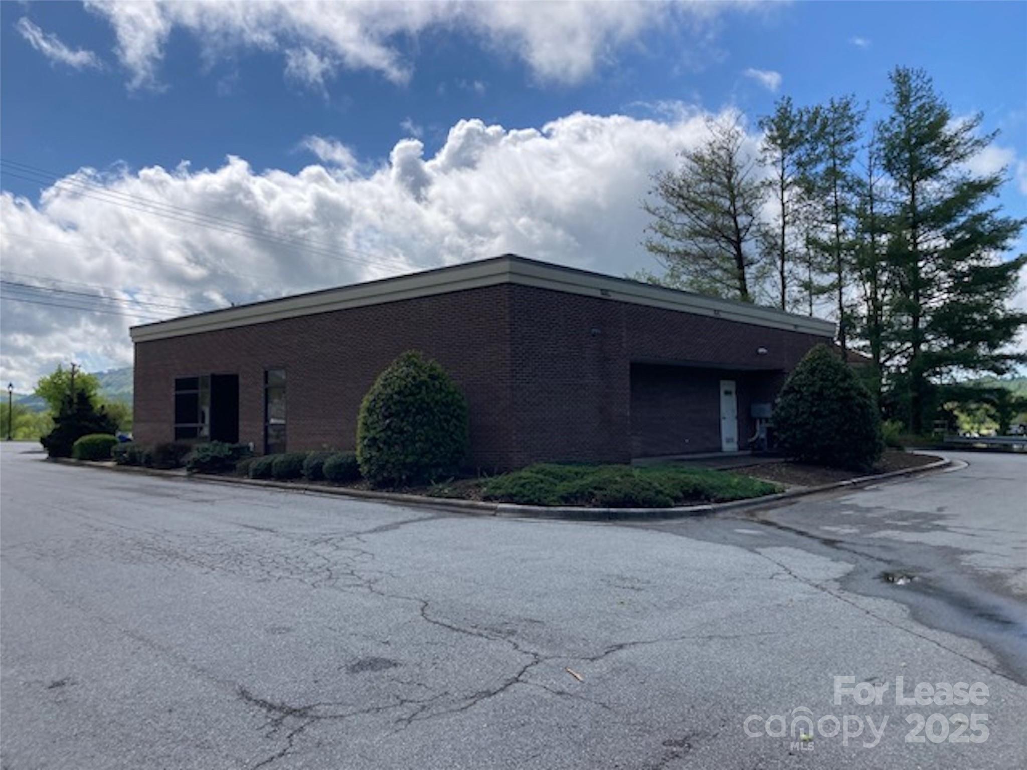 3811 Hendersonville Road Property Photo 4