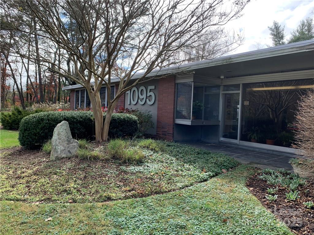 1095 Hendersonville Road H Property Photo