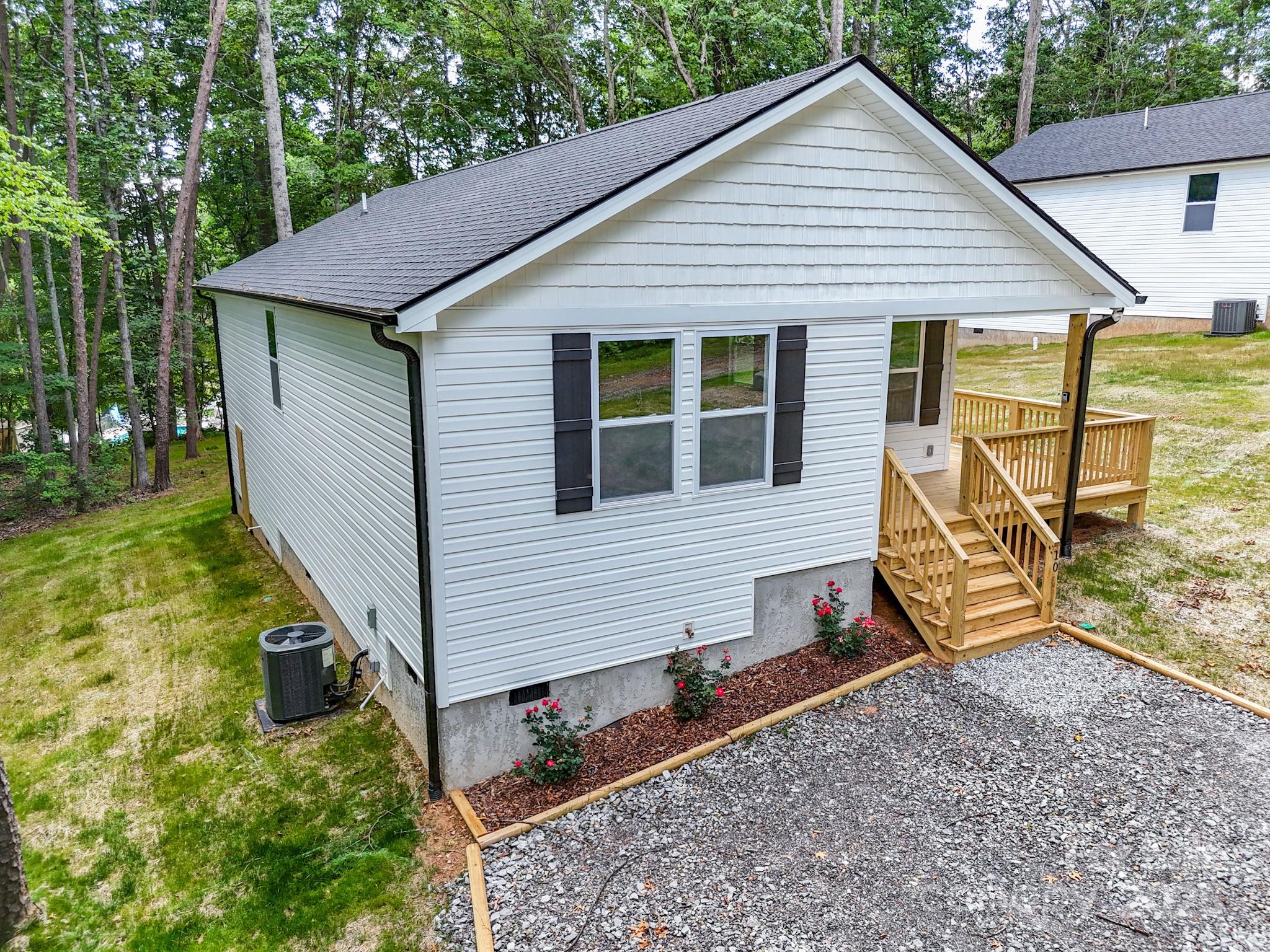 10 Fair Bluff Lane Property Photo 6
