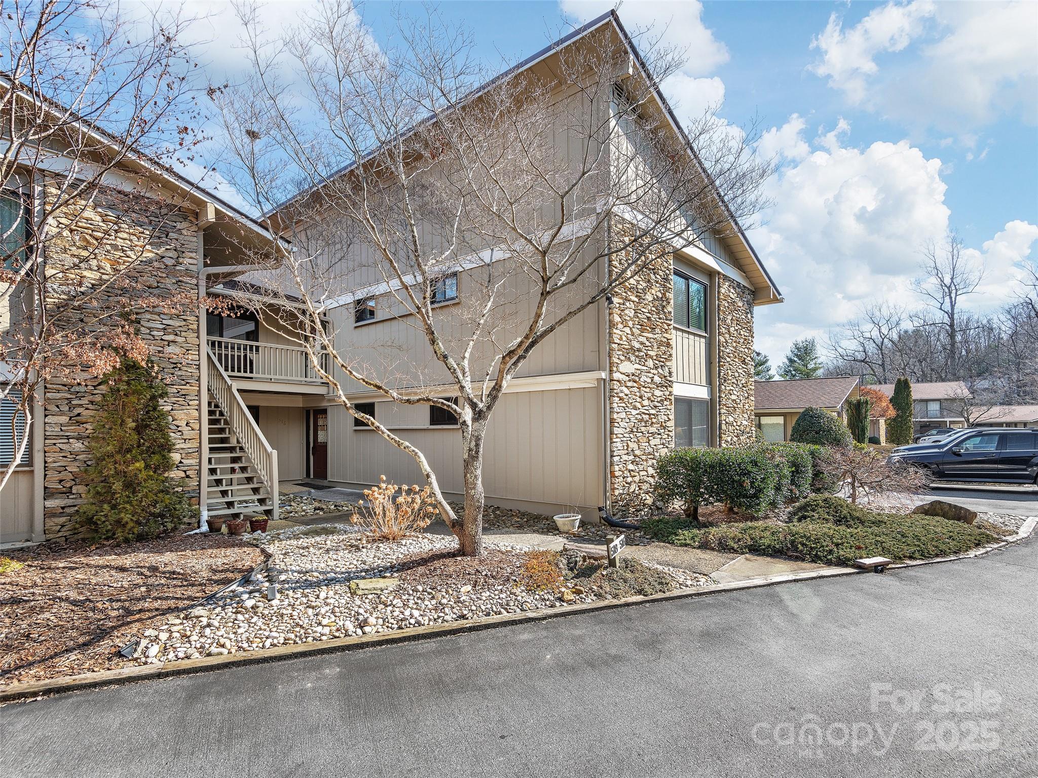 516 Davis Mountain Road Property Photo 1