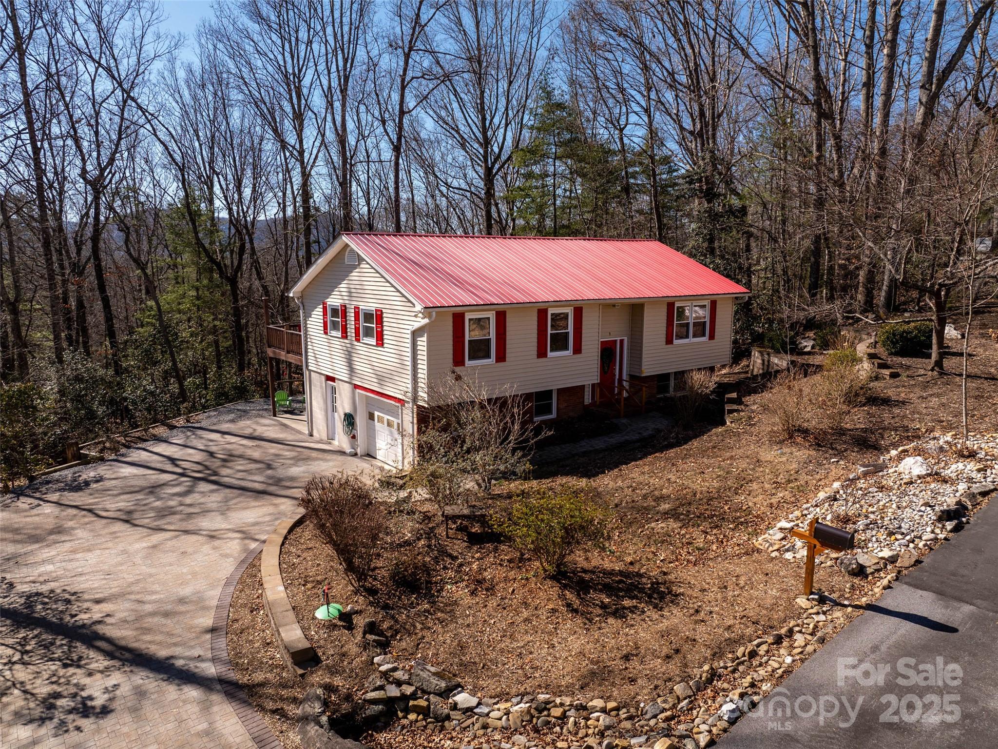 9 Oak Knoll Drive Property Photo