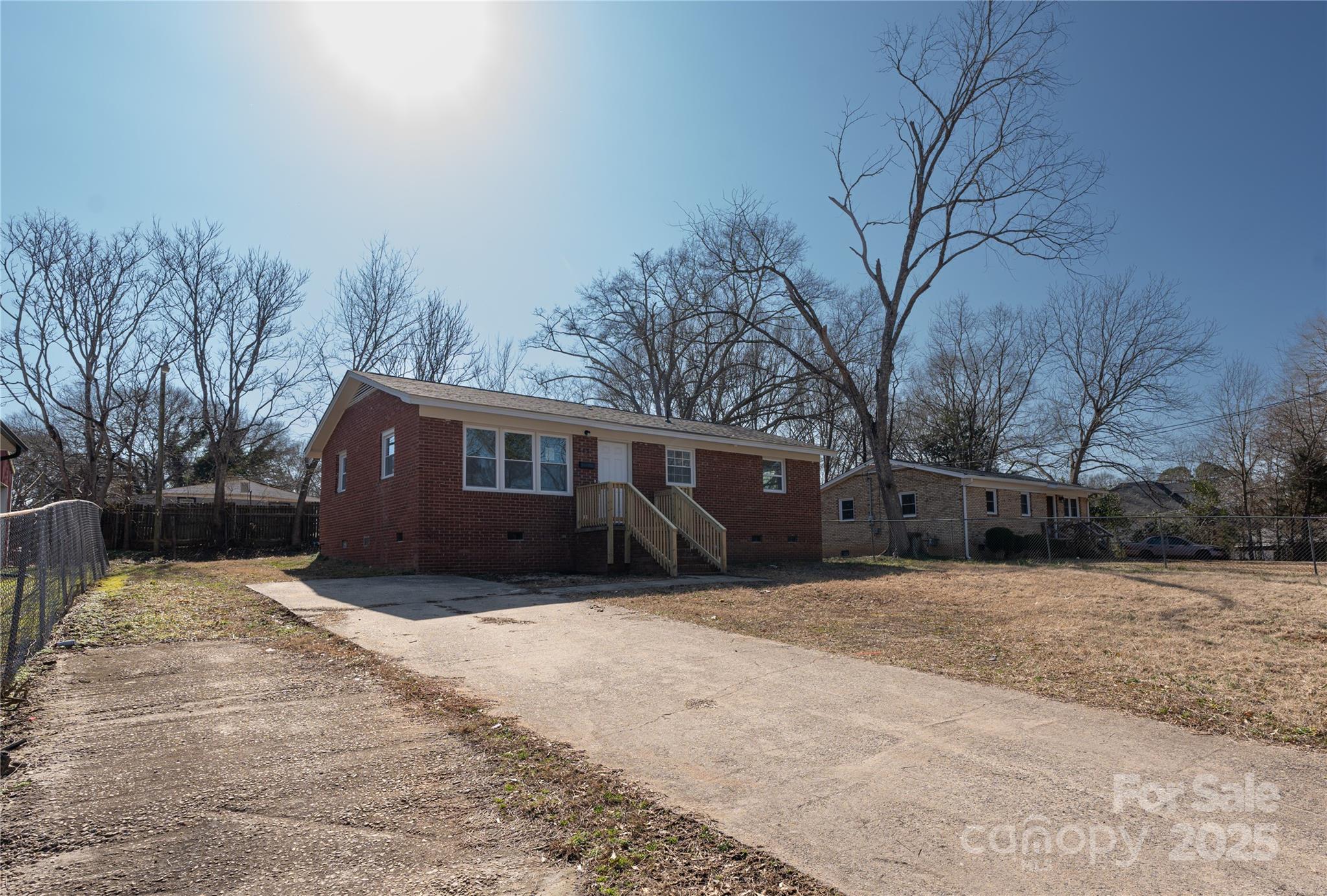 515 E Holly Street Property Photo
