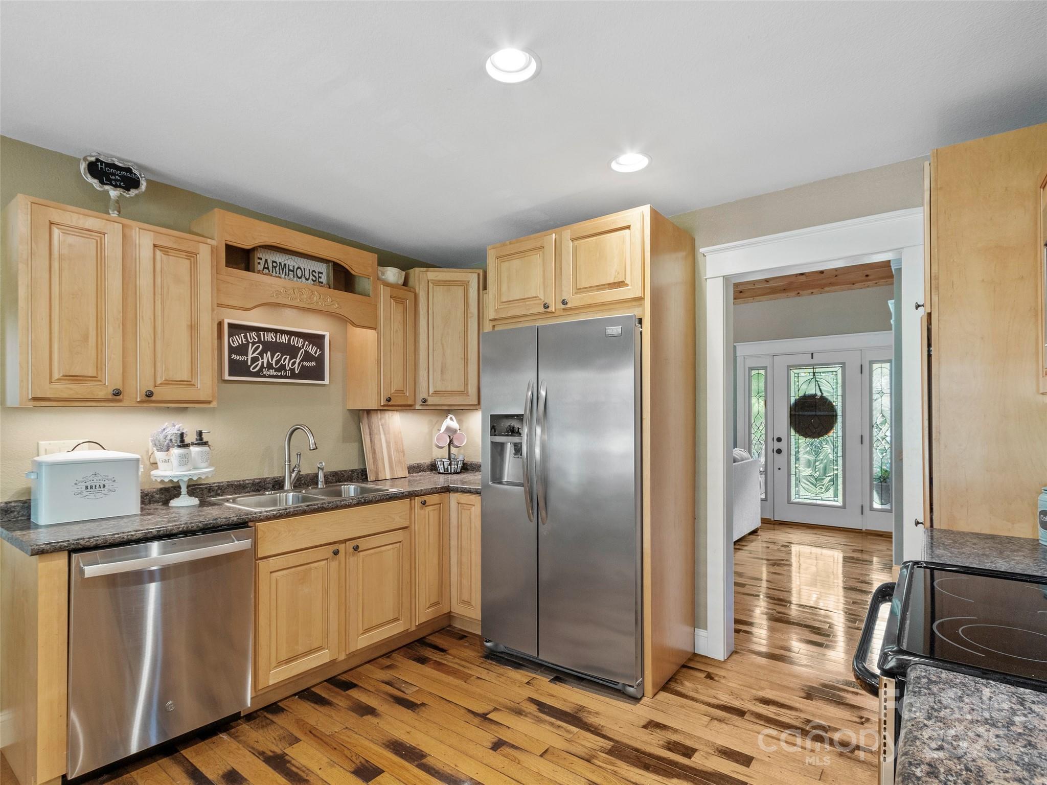 35 Lands End Drive Property Photo 6