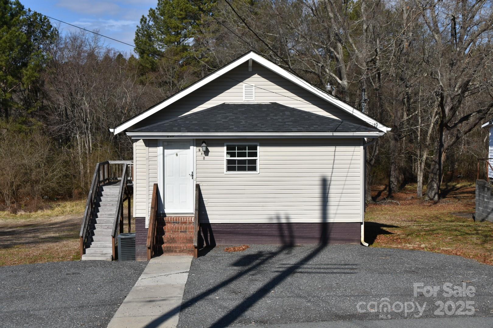 206 Lincoln Street Property Photo
