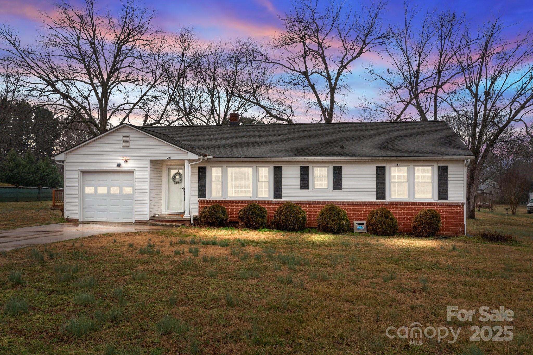 201 N Hambley Street Property Photo