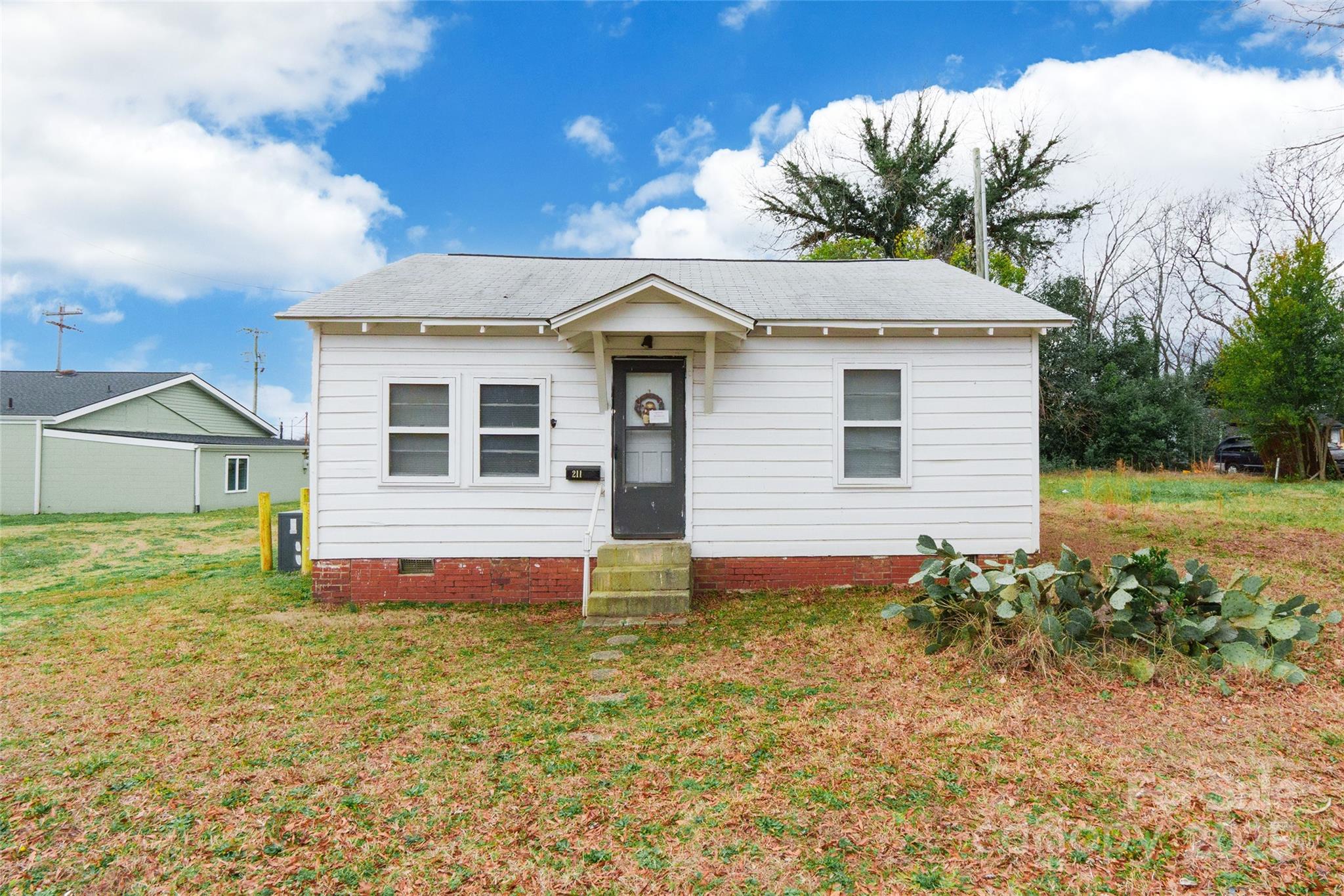 211 Peachtree Street Property Photo