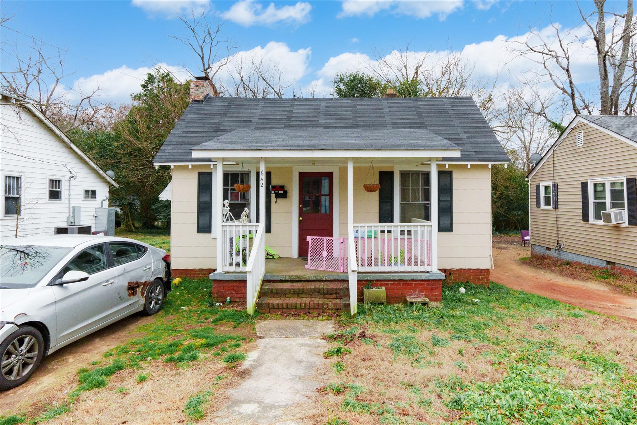 642 E Black Street Property Photo