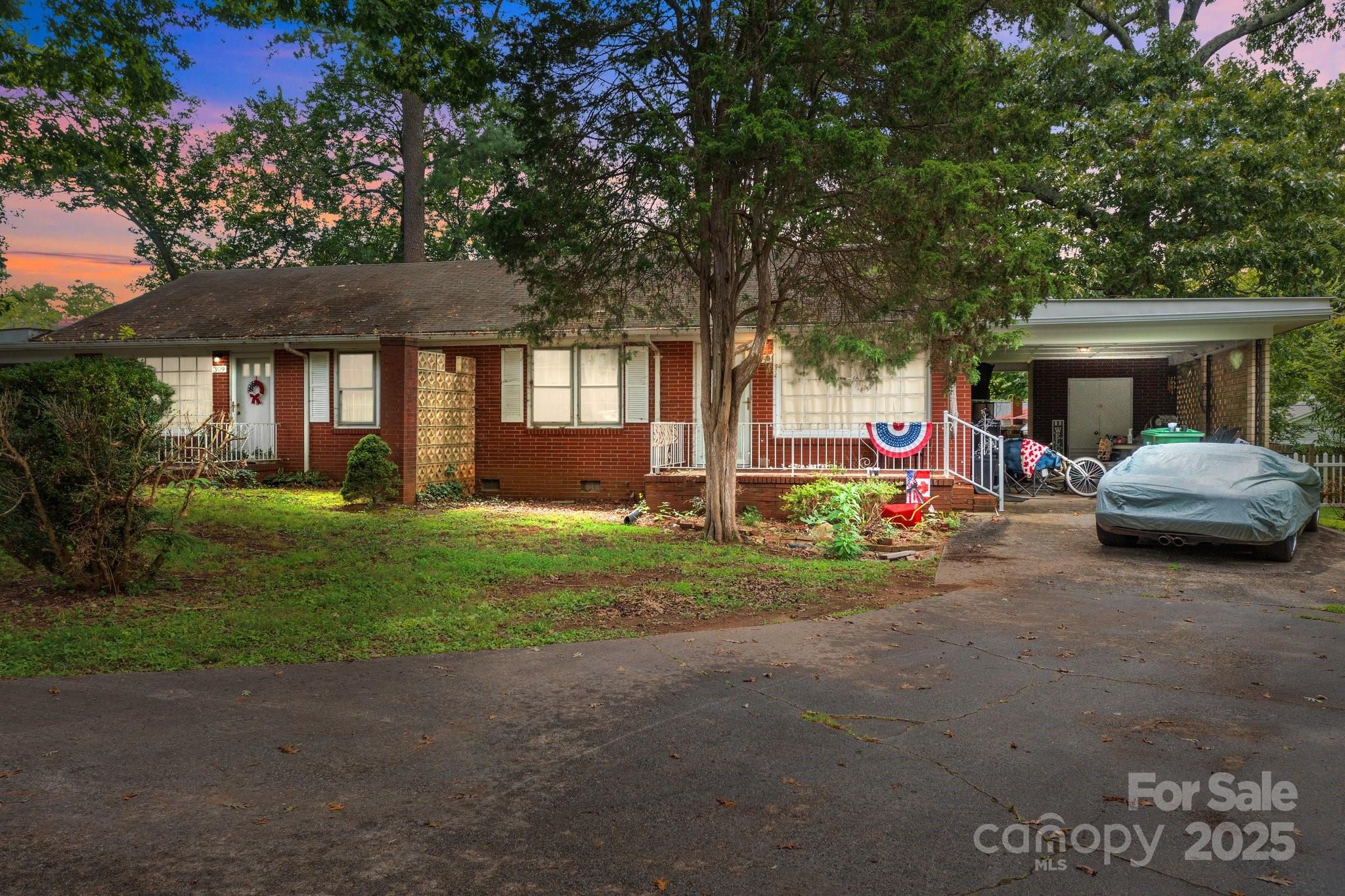 309 Salisbury Avenue Property Photo