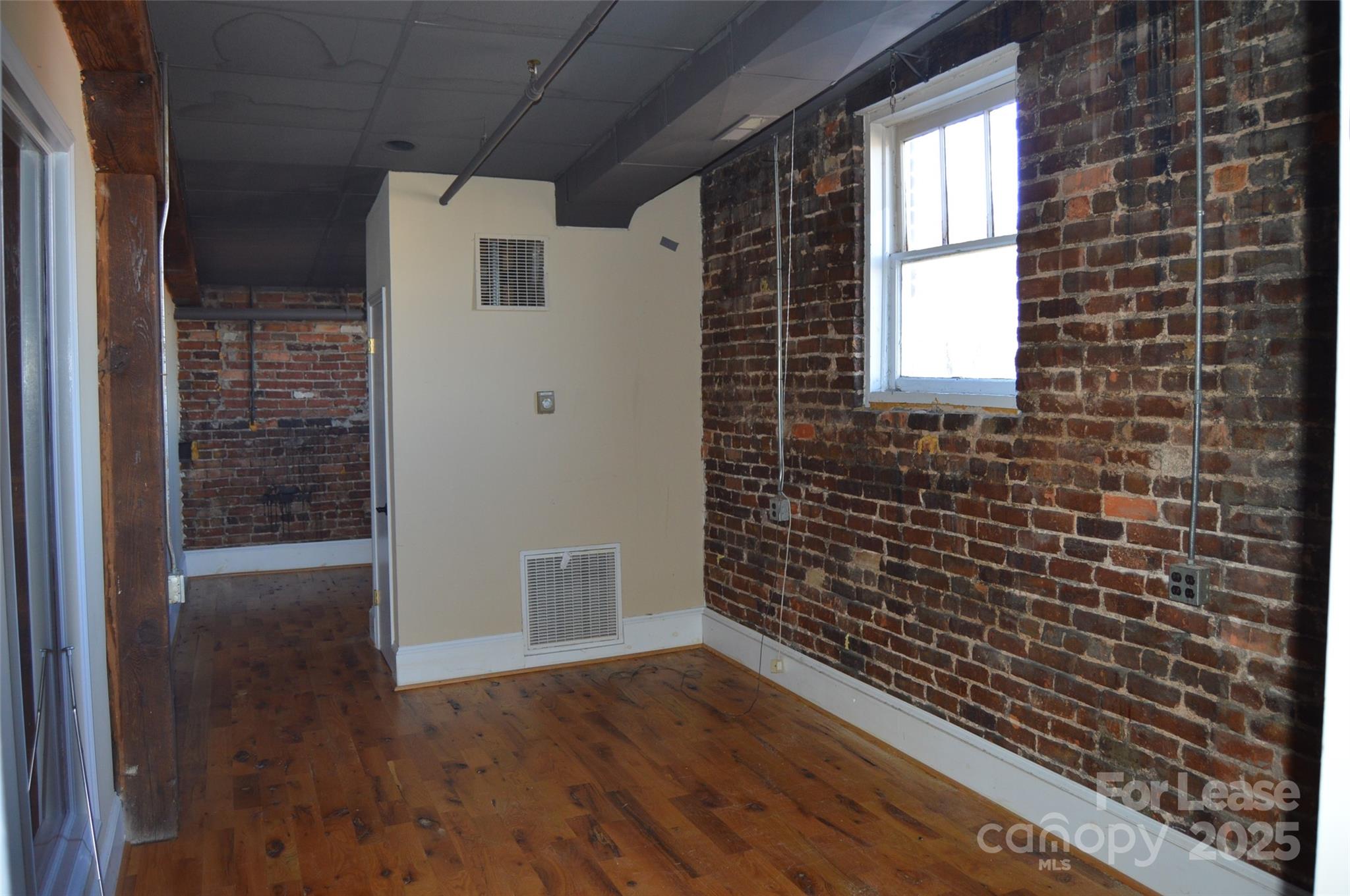 121 N Center Street 205 Property Photo 5