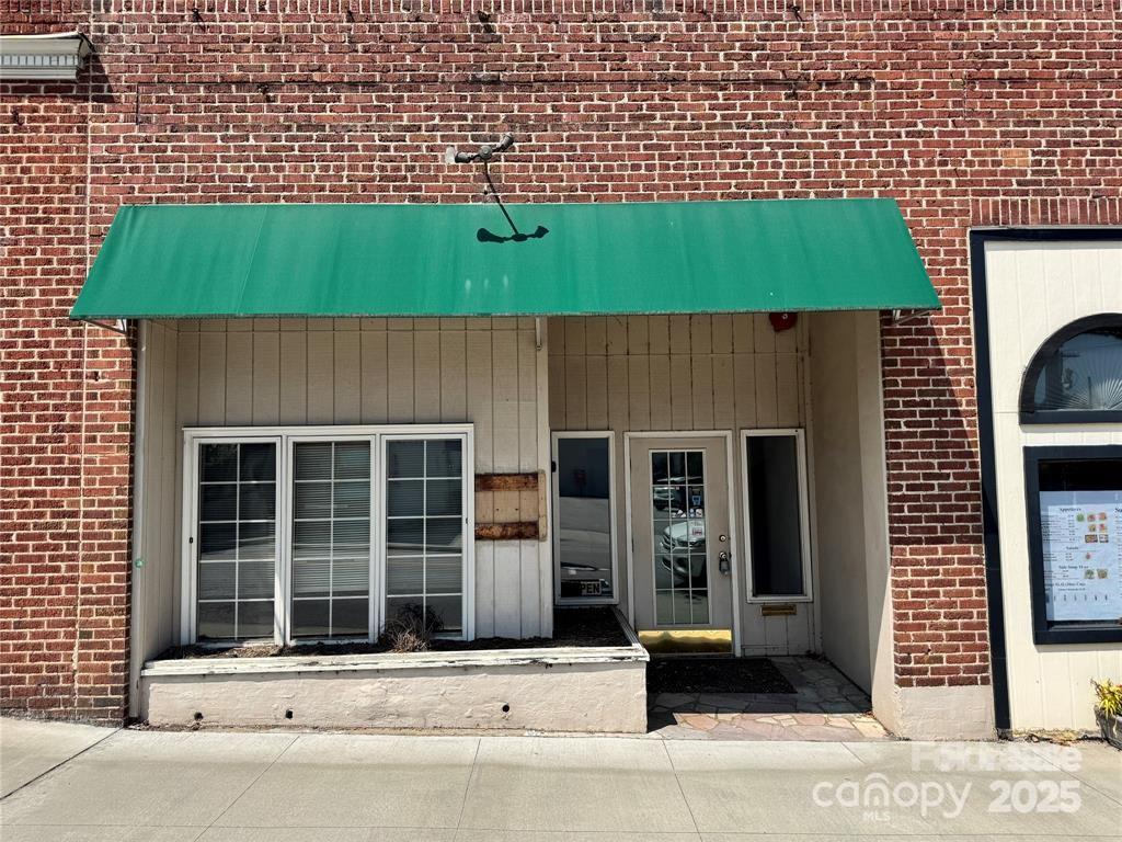 131 4th Avenue Property Photo 1