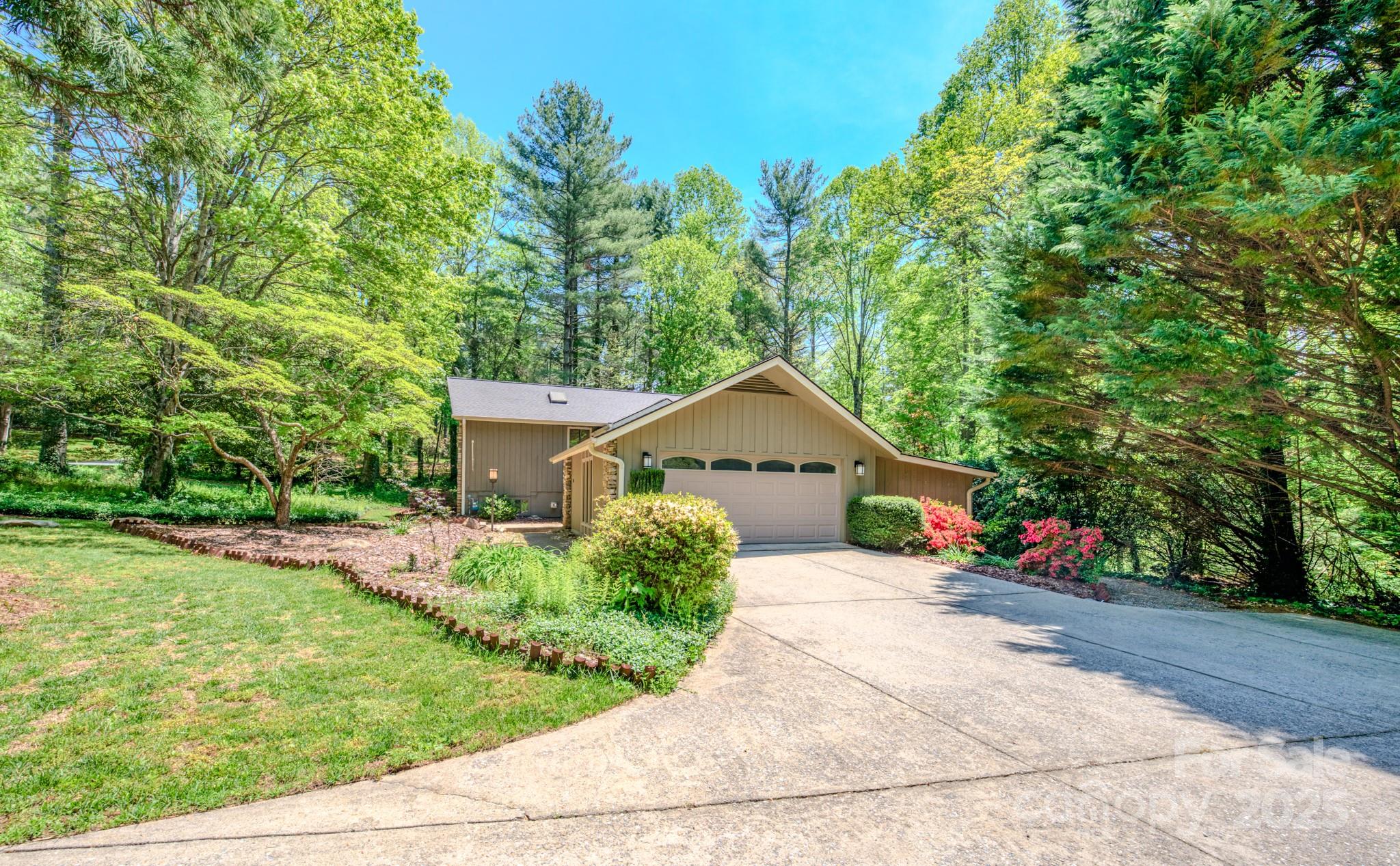 138 Woodhaven Drive Property Photo 1