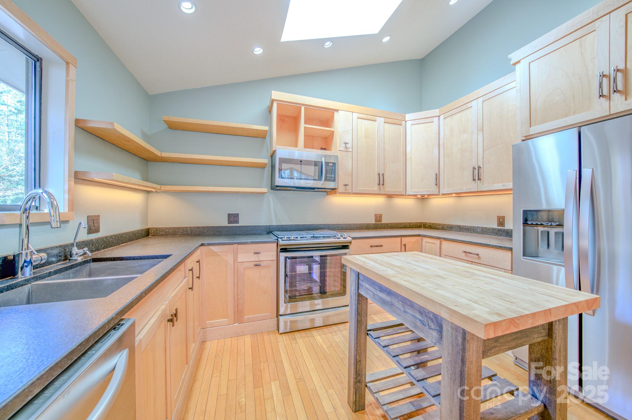 138 Woodhaven Drive Property Photo 5