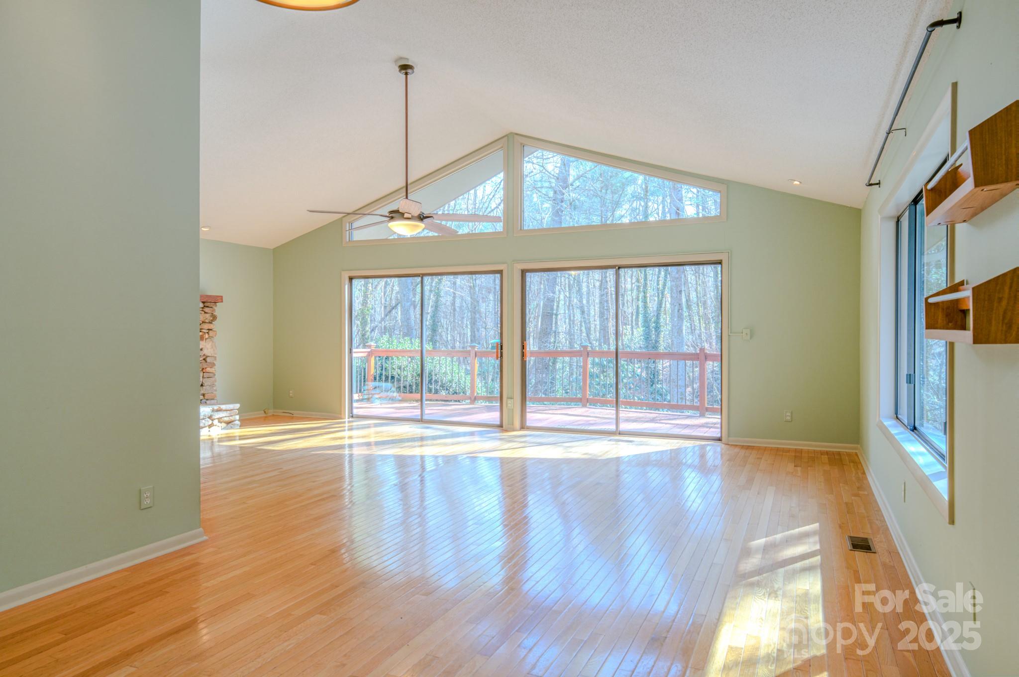 138 Woodhaven Drive Property Photo 7