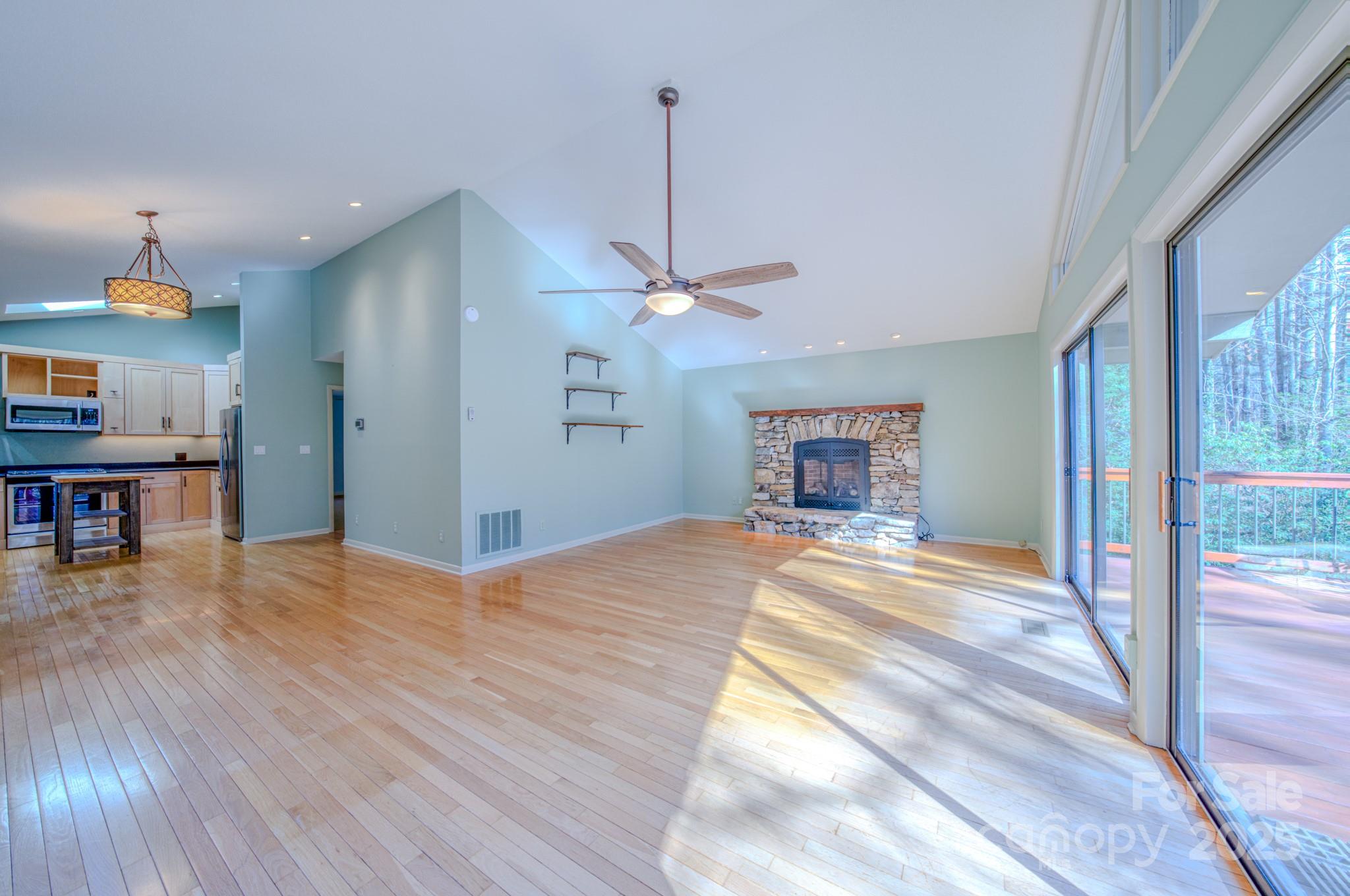 138 Woodhaven Drive Property Photo 9